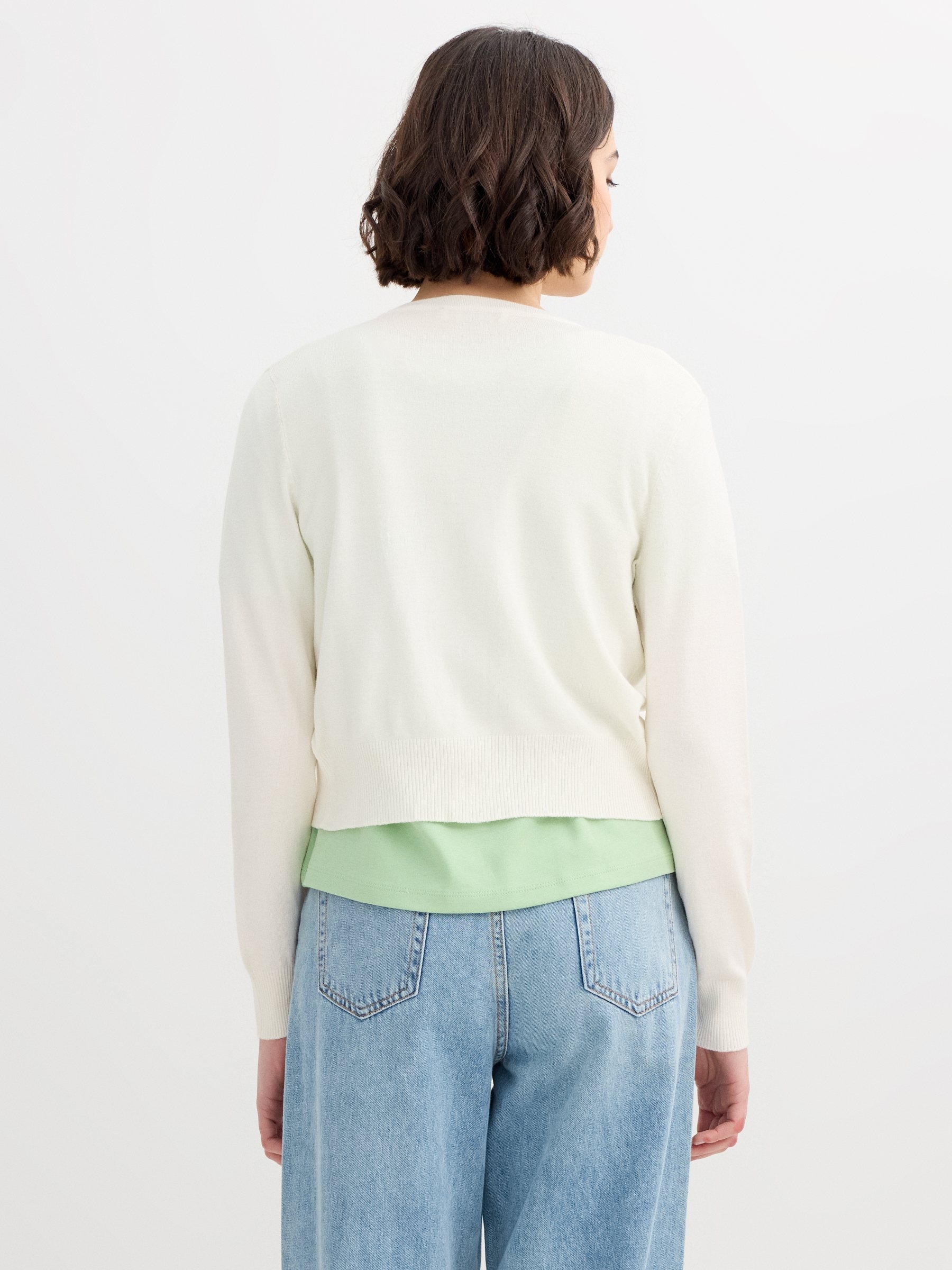 Cárdigan casual punto blanco roto vista media frontal