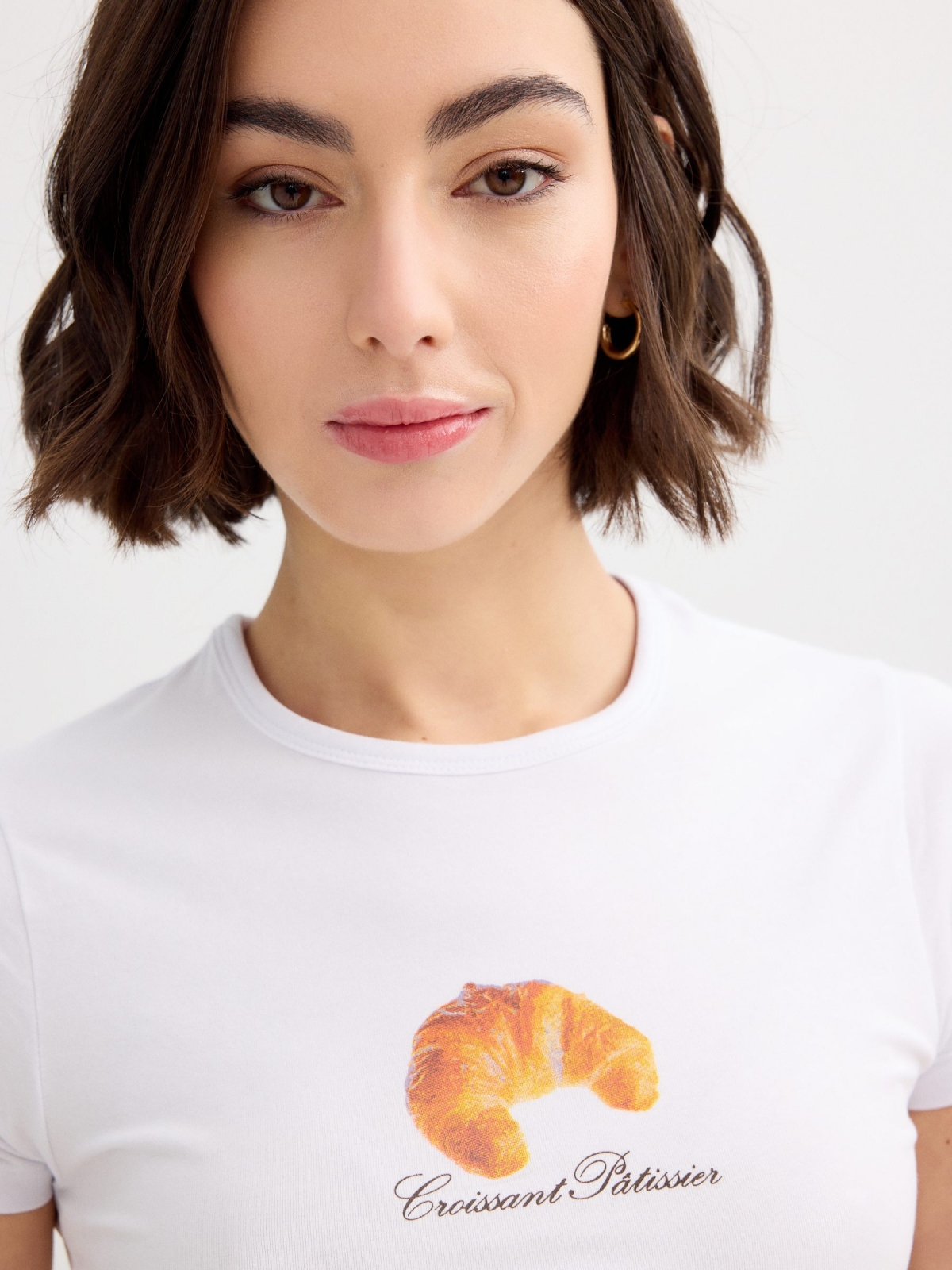 Croissant crop t-shirt white detail view