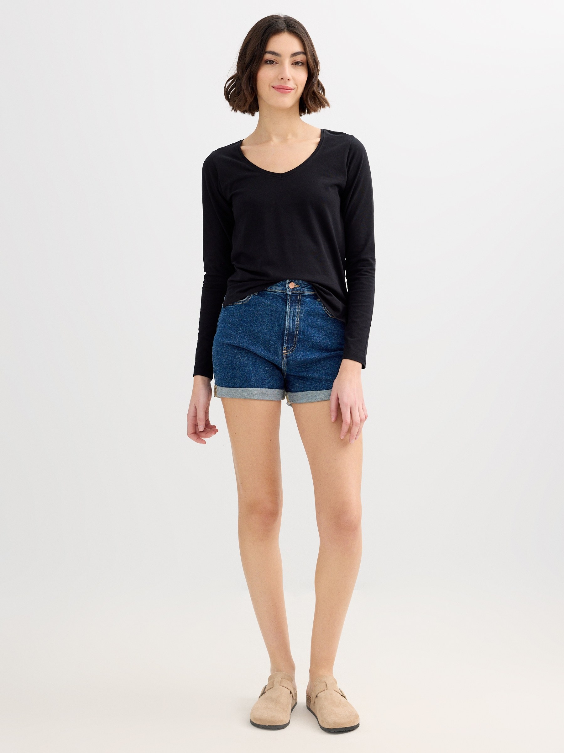 Basic V-neck T-shirt