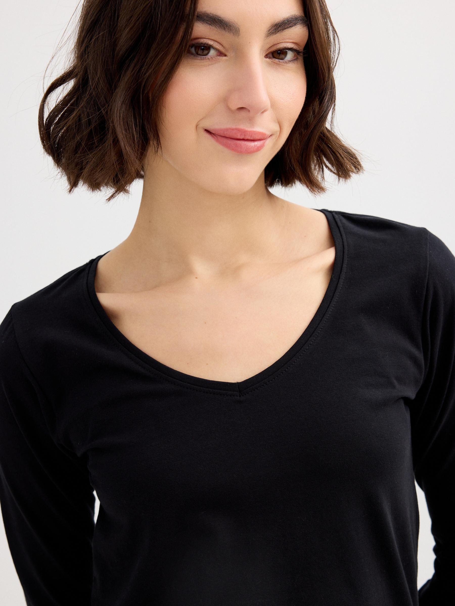 Basic V-neck T-shirt