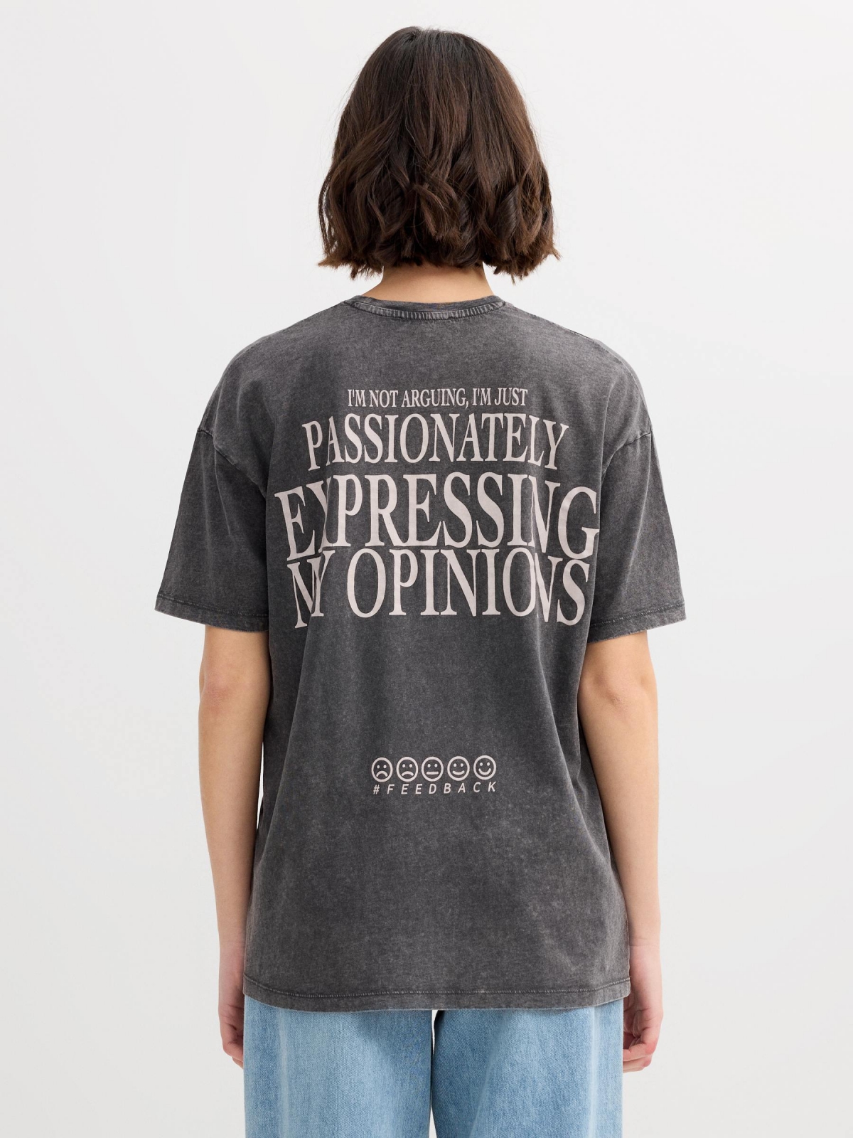Camiseta oversize feedback cinza vista meia traseira