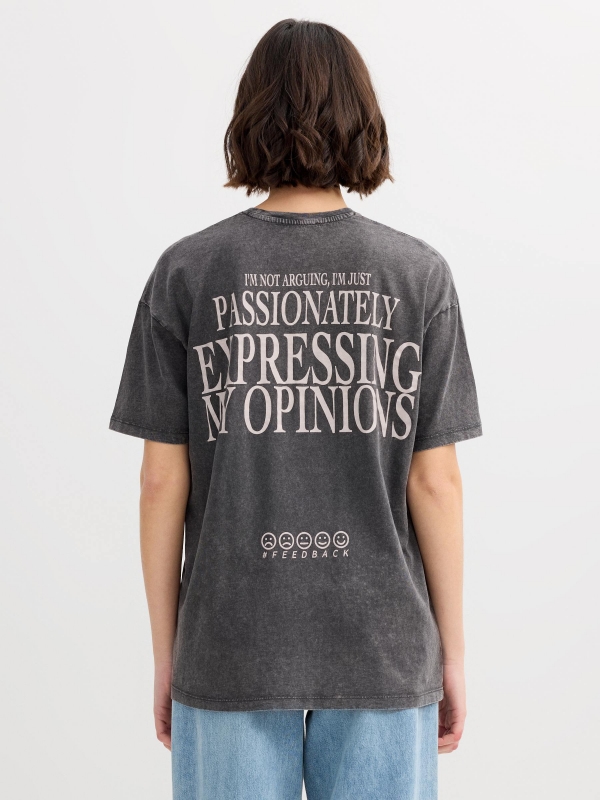 Camiseta oversize feedback cinza vista meia traseira