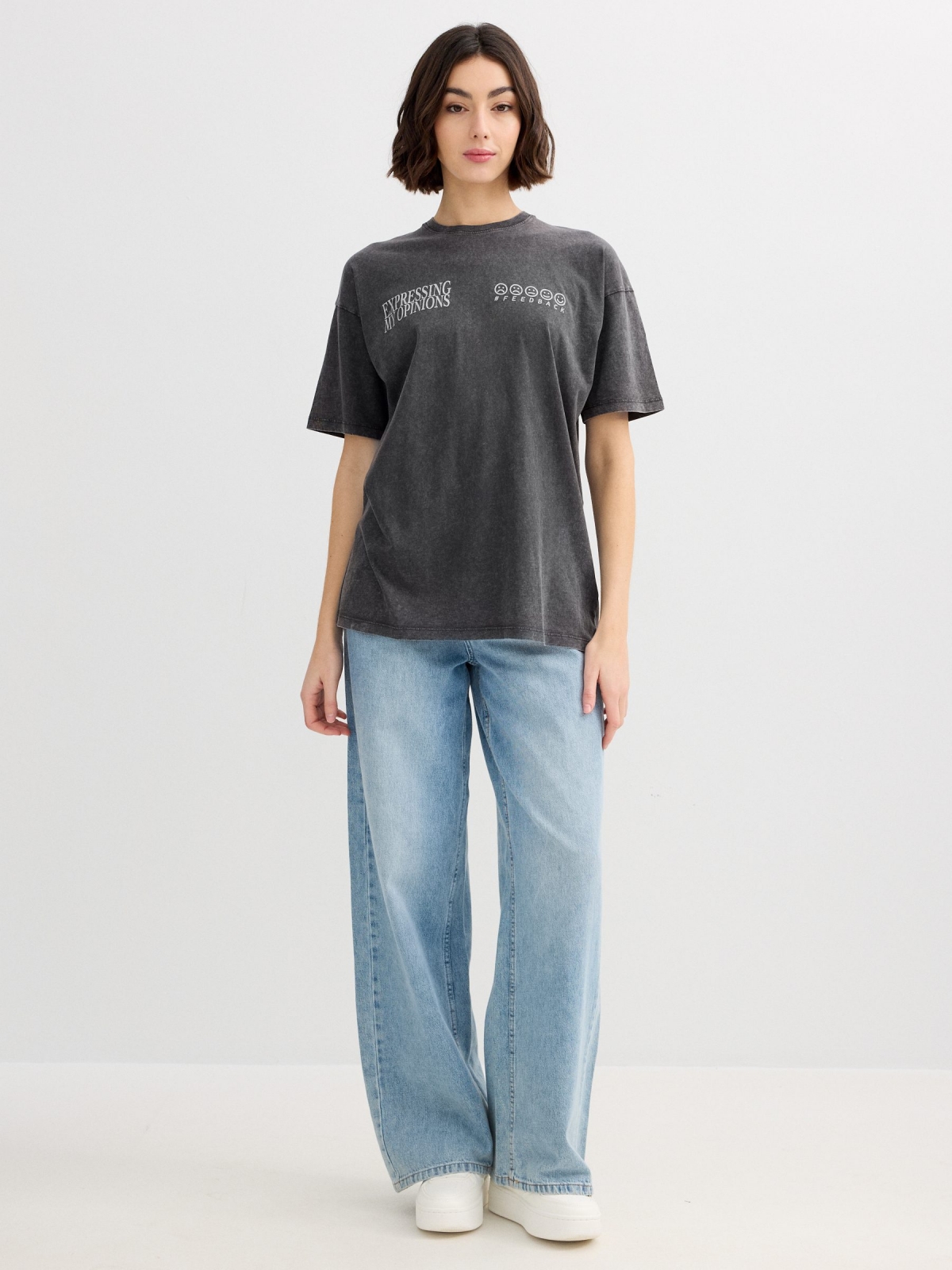 Camiseta oversize feedback cinza vista geral frontal
