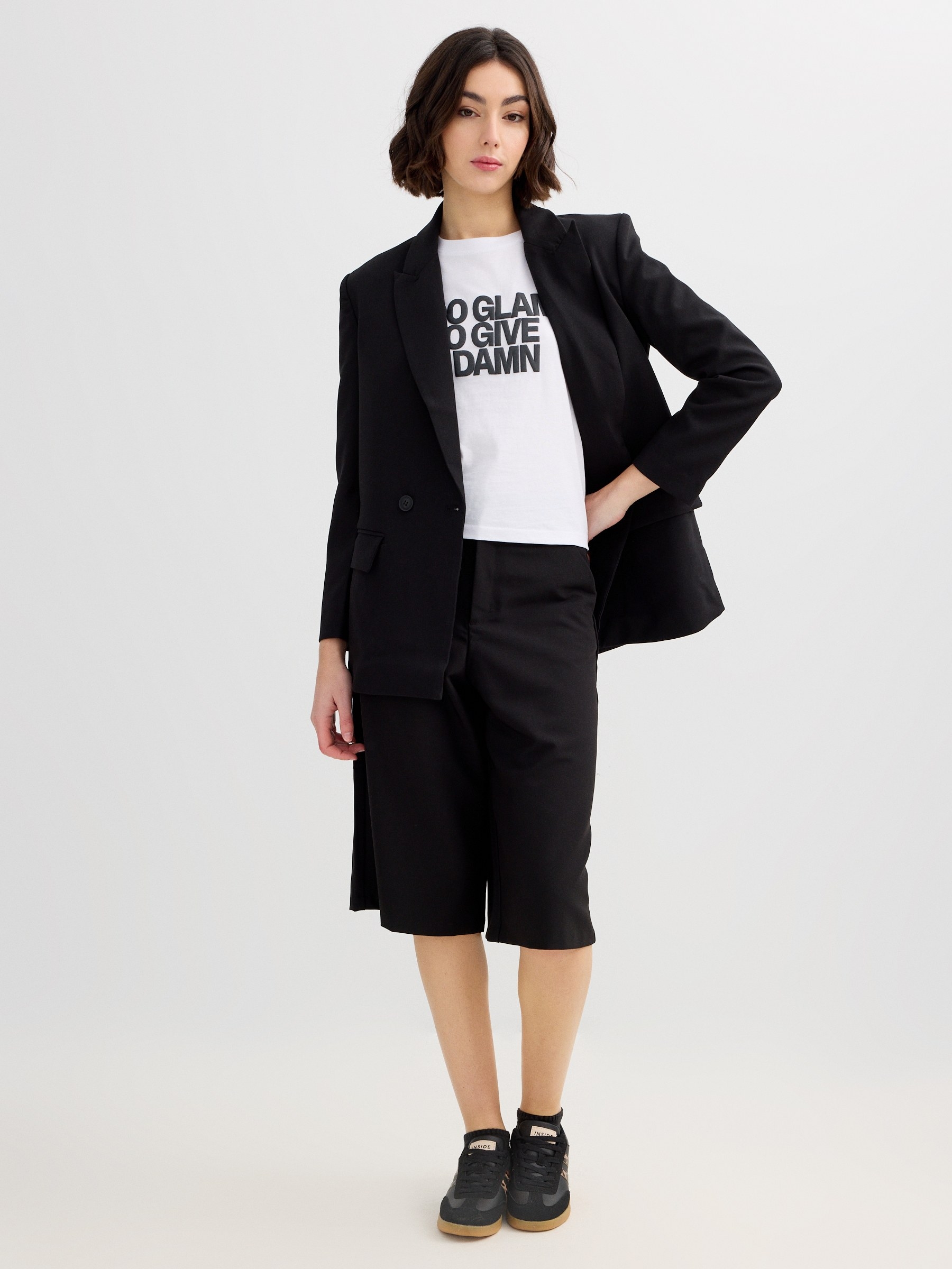 Camiseta glam algodão branco vista meia frontal