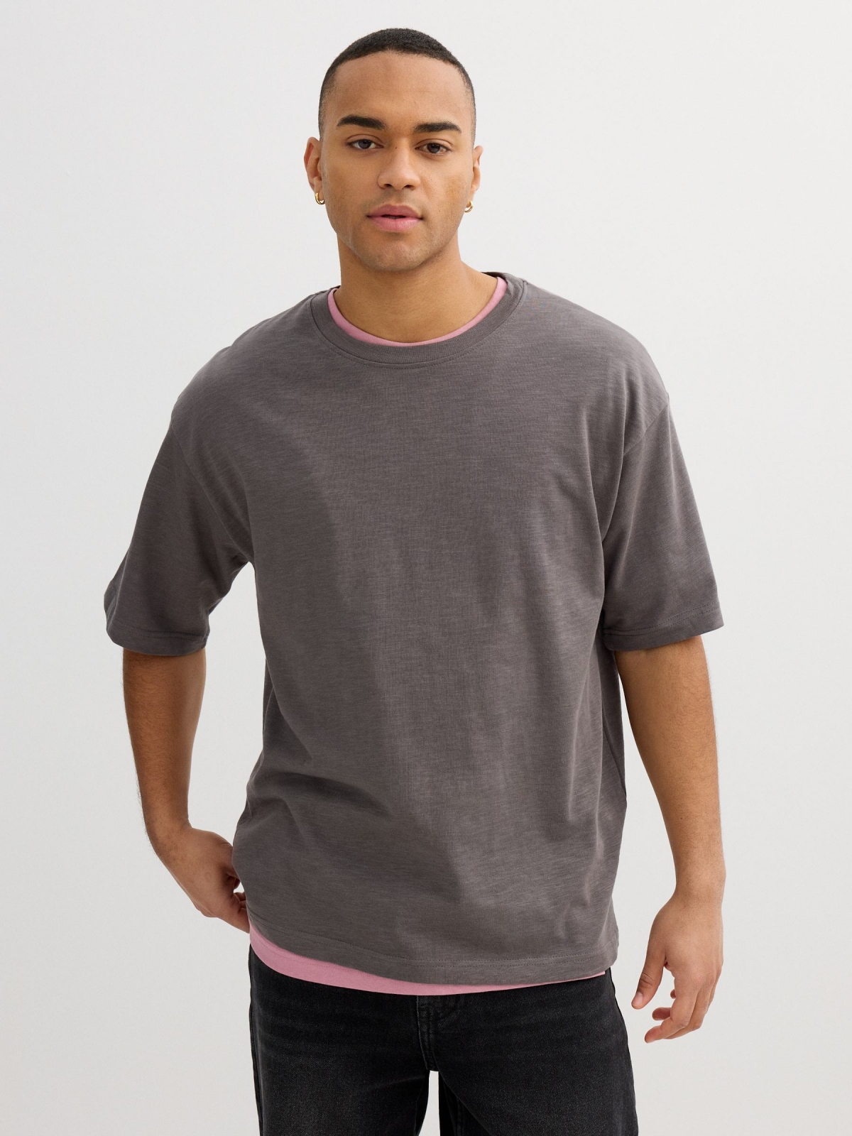 Camiseta básica oversize gris gris vista media frontal