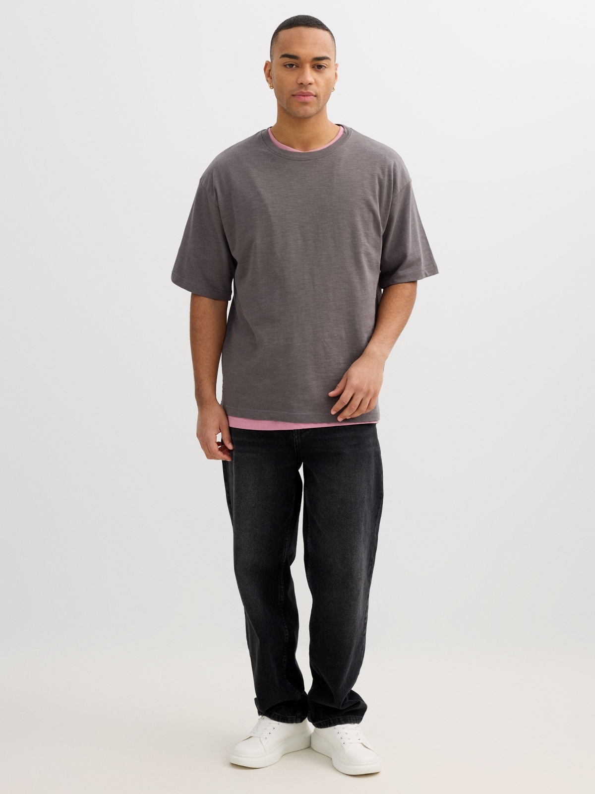 Camiseta básica oversize gris gris vista general frontal