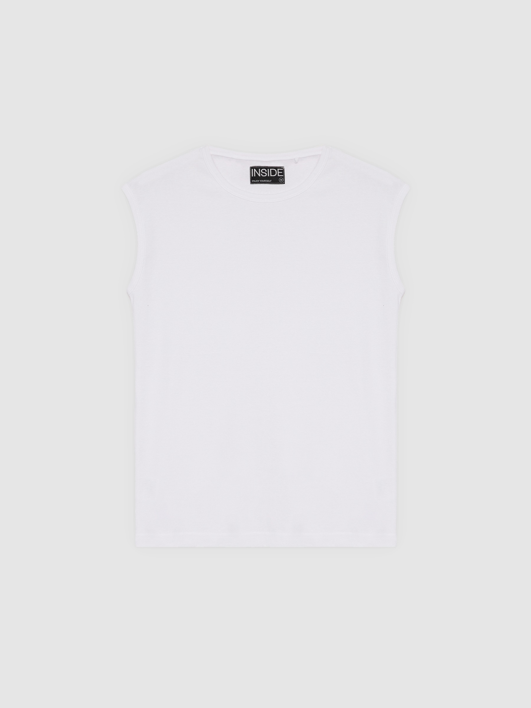 Basic sleeveless shirt