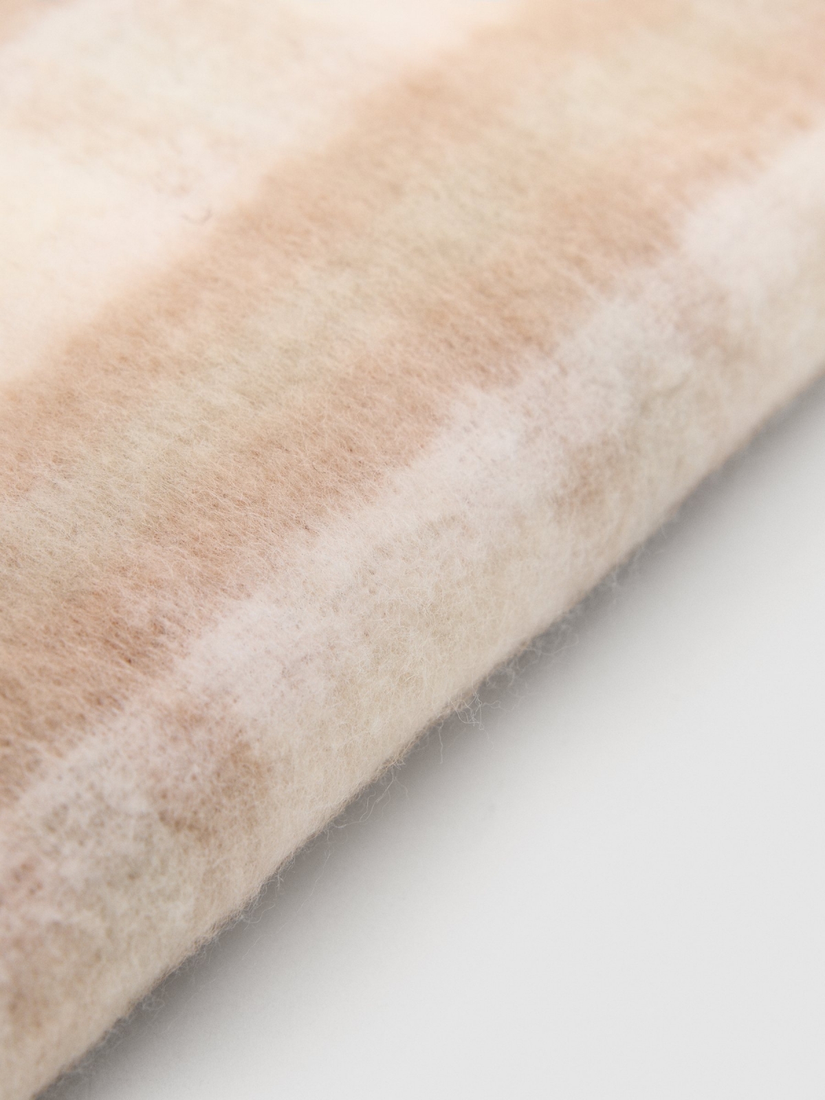 Classic checkered blanket scarf beige detail view