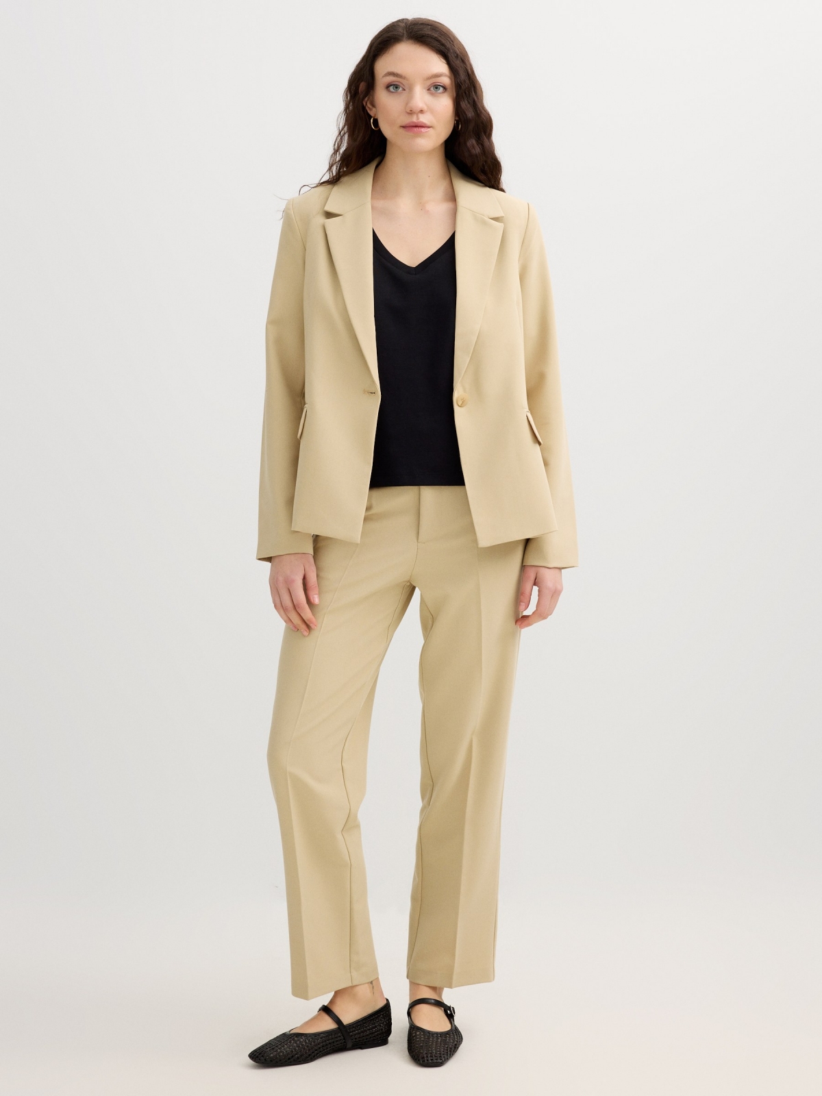 Blazer con hombreras arena vista general frontal