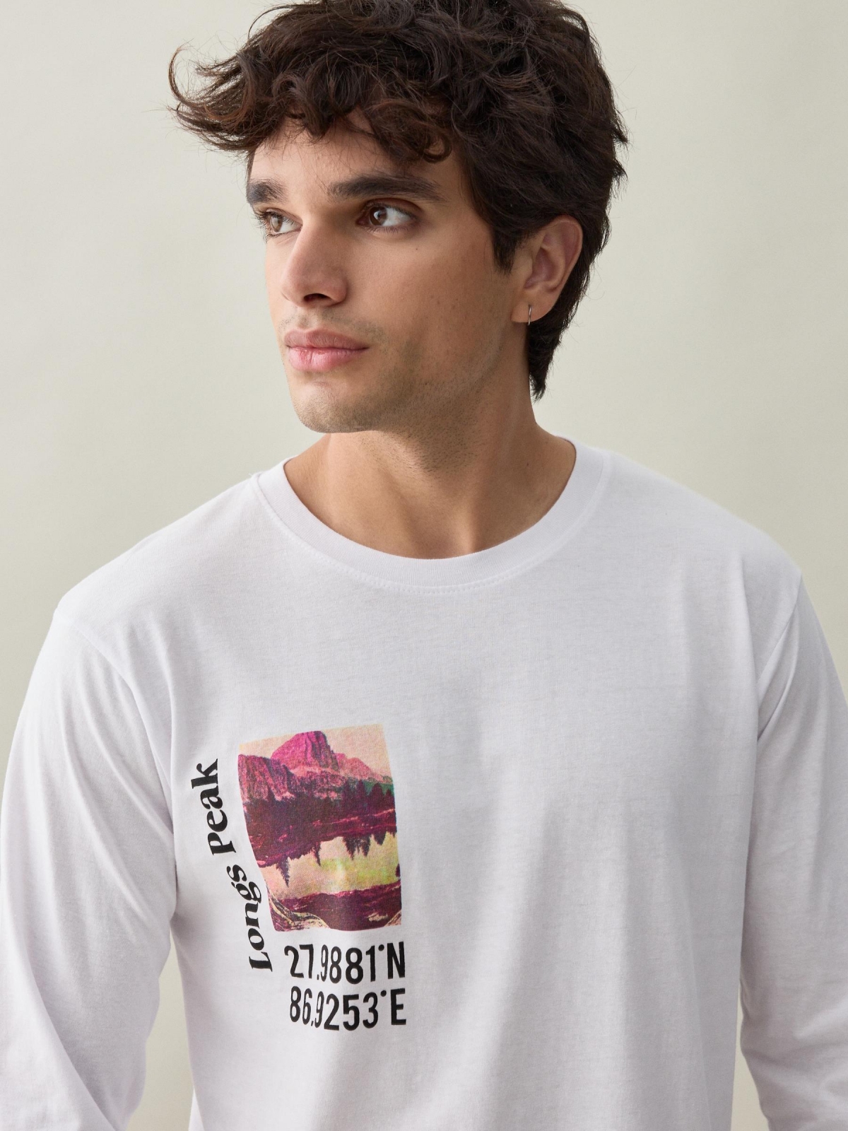 T-shirt de impressão fotográfica branco vista detalhe