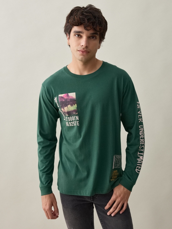 Camiseta print fotografía verde oscuro vista media frontal