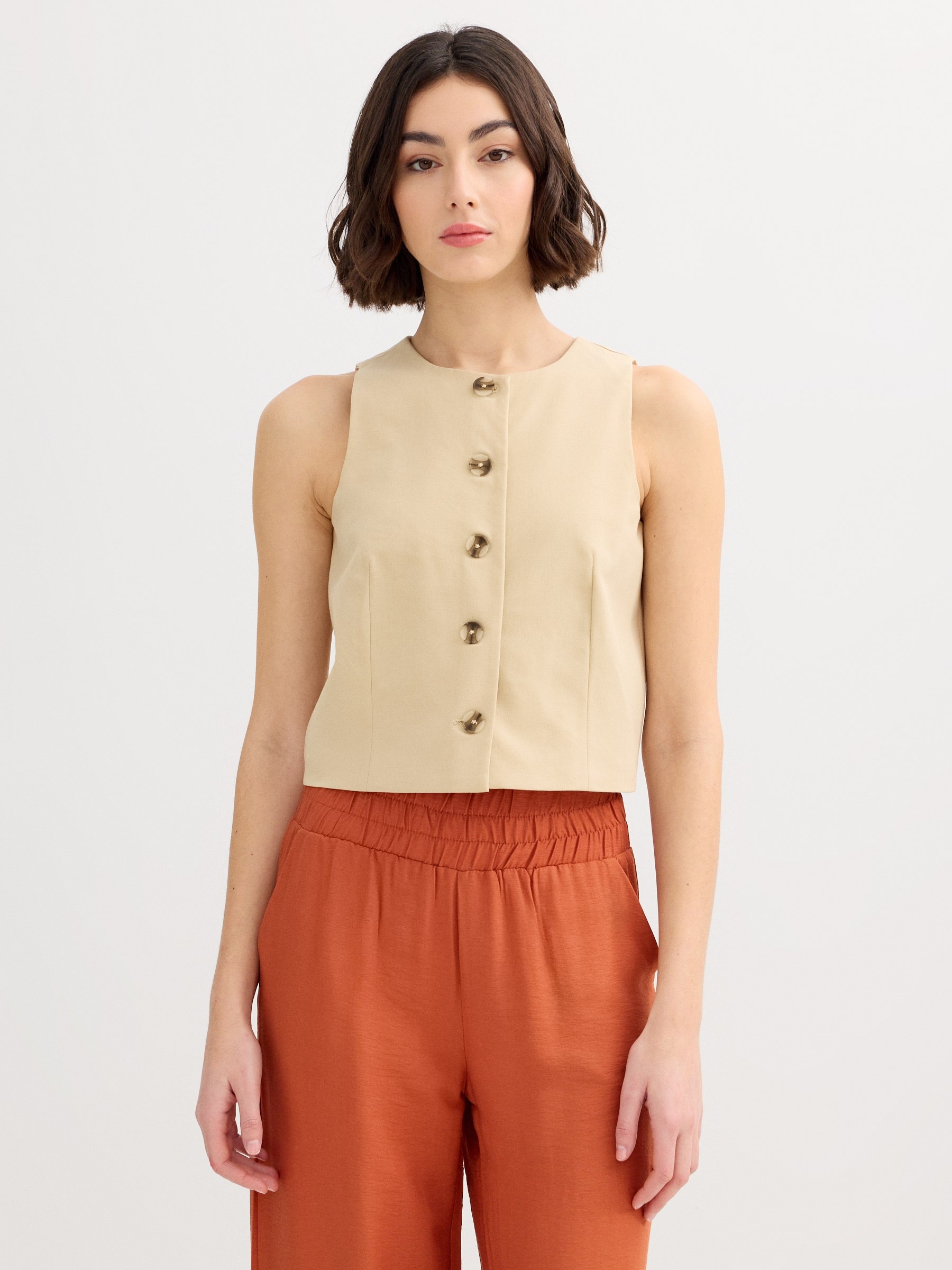 Chaleco lino arena vista media frontal