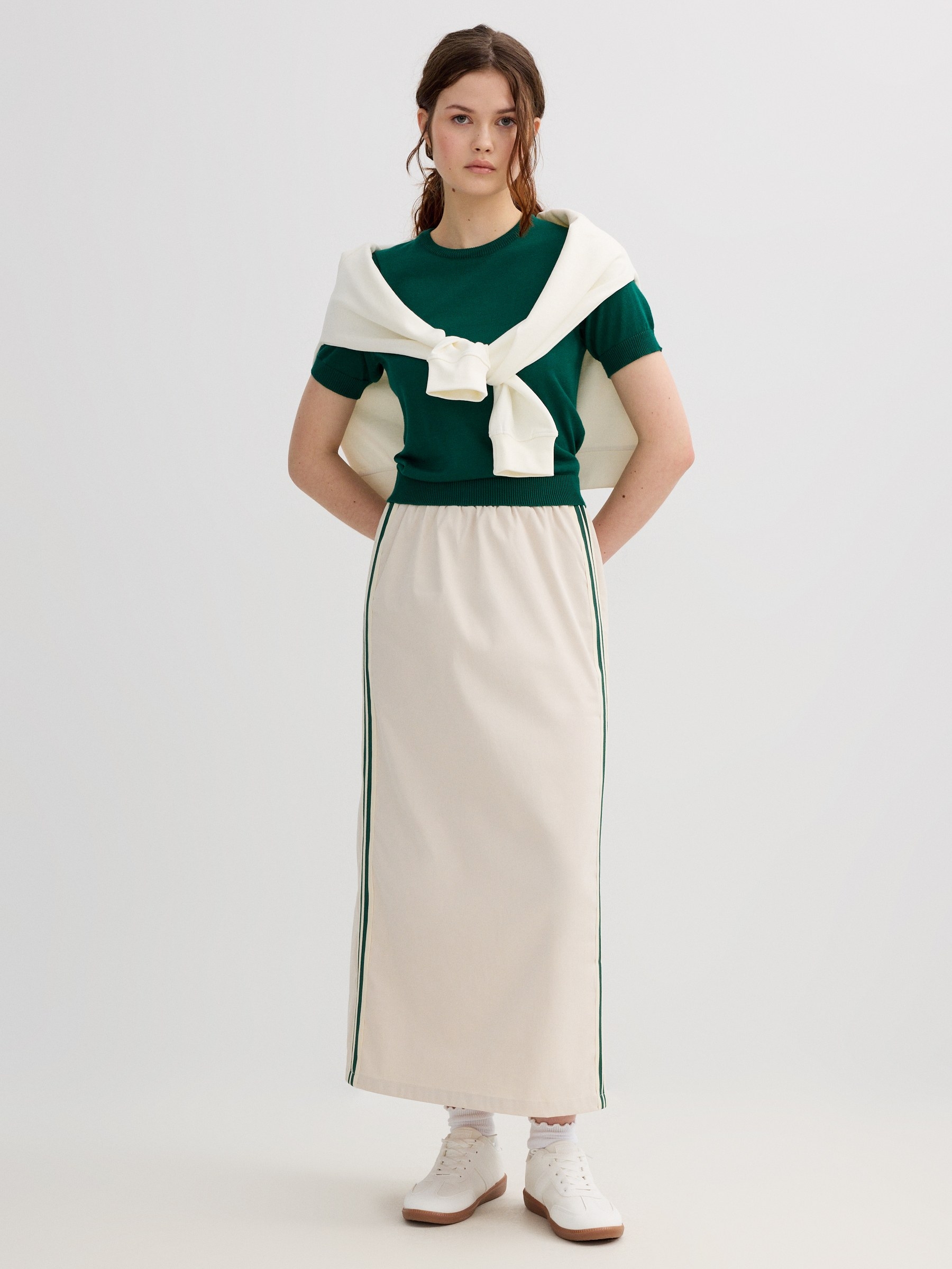 Midi skirt with side band off white middle front view