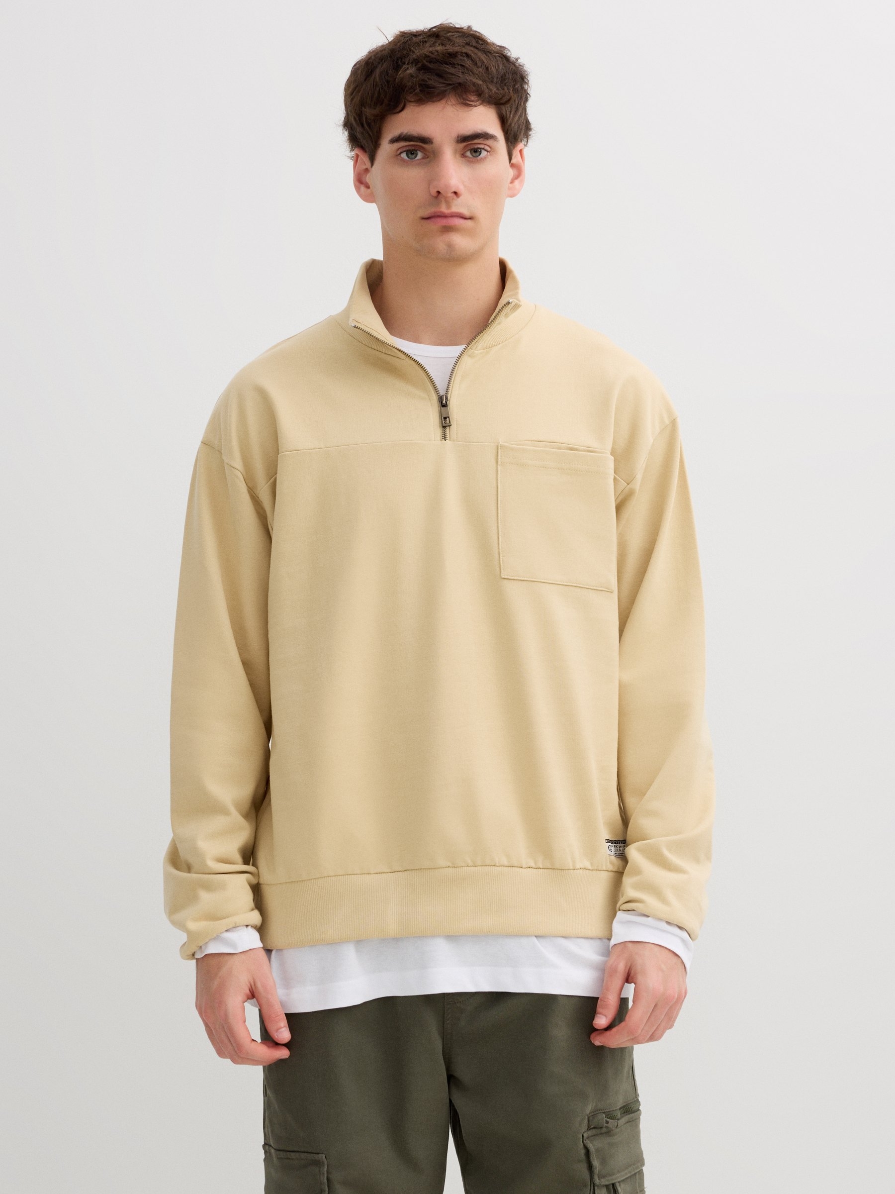 Oversized zip-up fleece sweatshirt raw middle front view