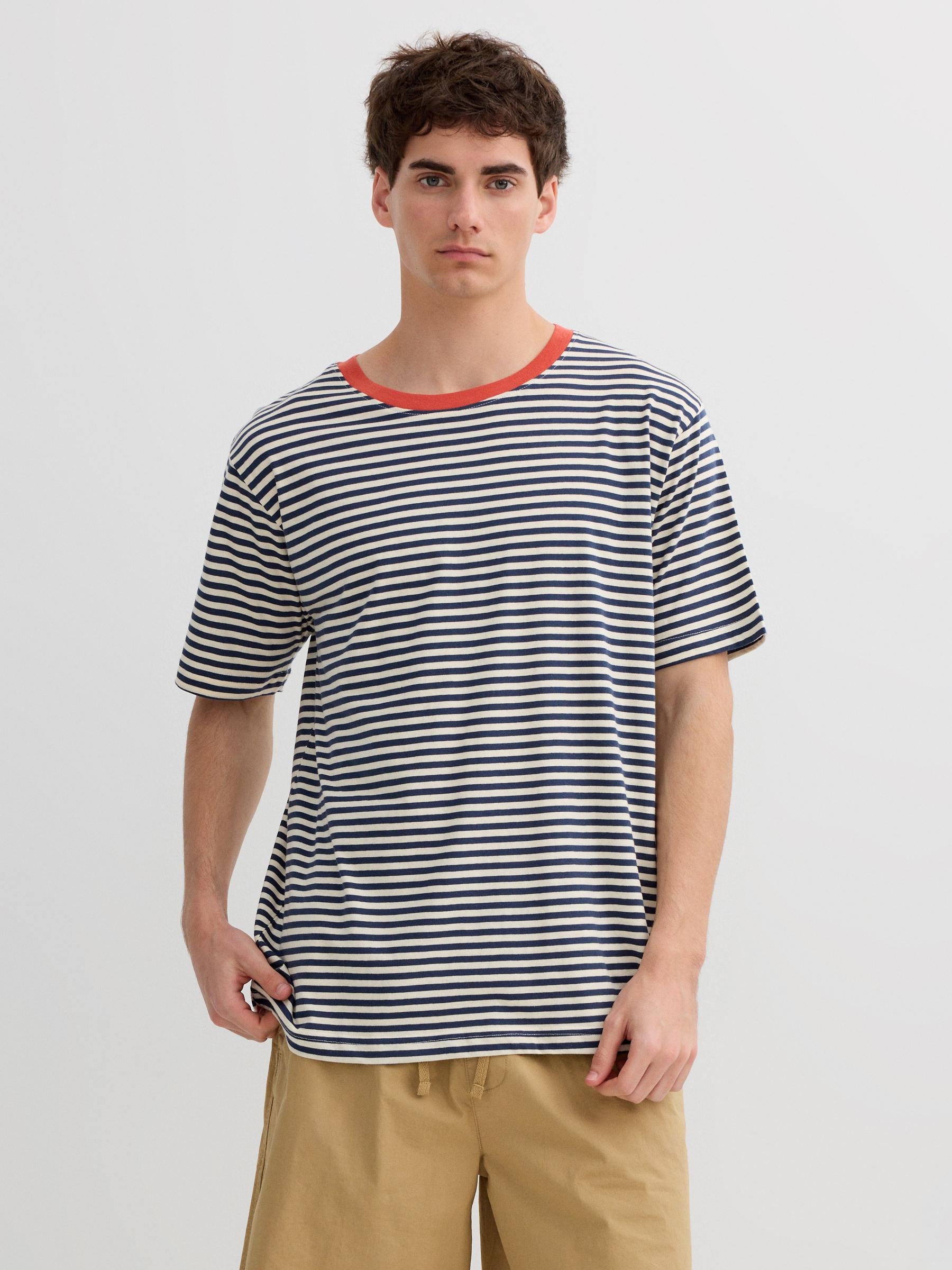 Camiseta de rayas casual azul petróleo vista media frontal