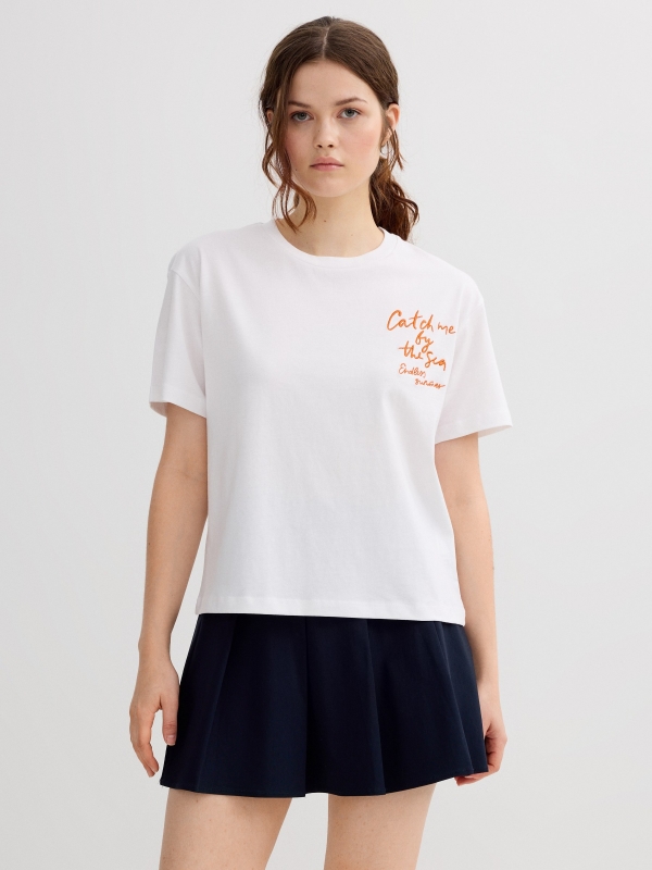 Camiseta bordada Endless Summer branco vista meia frontal