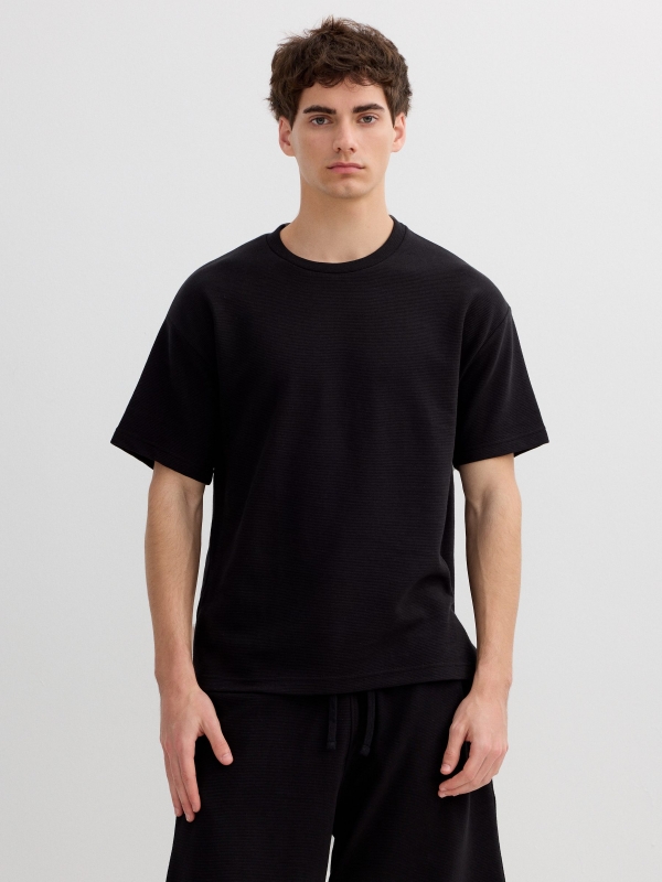 Camiseta básica de manga corta negro vista media frontal