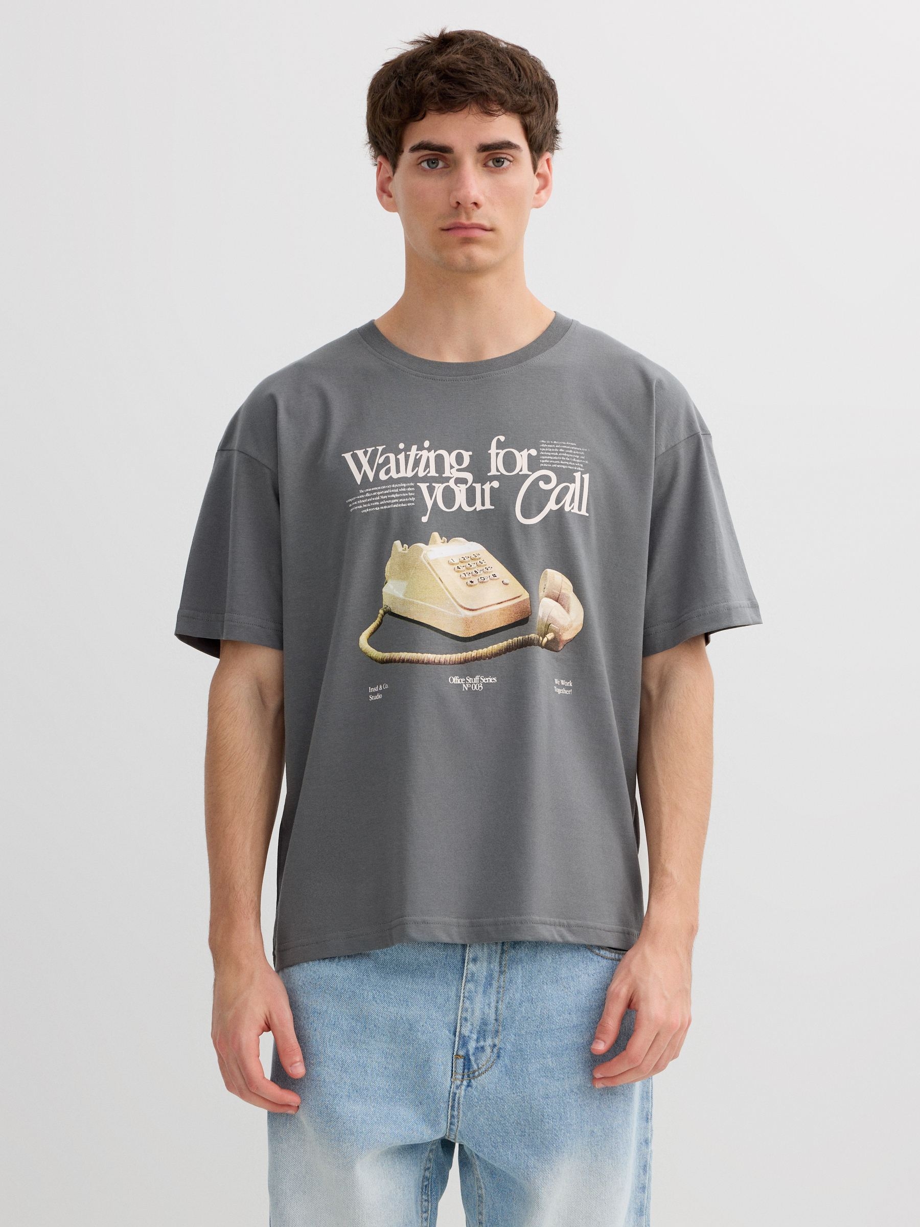 Retro phone t-shirt grey middle front view