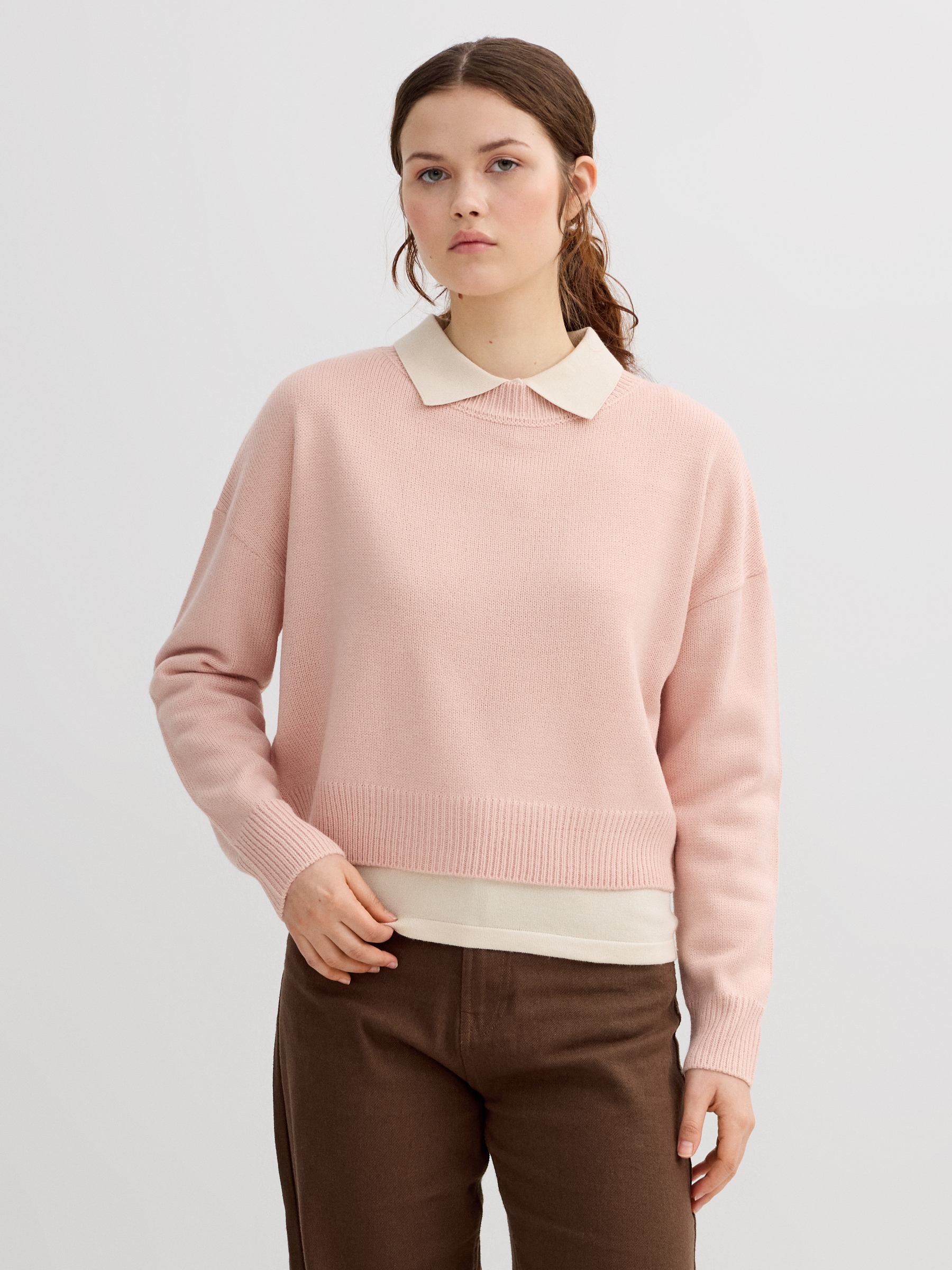 Crewneck jumper light pink middle front view
