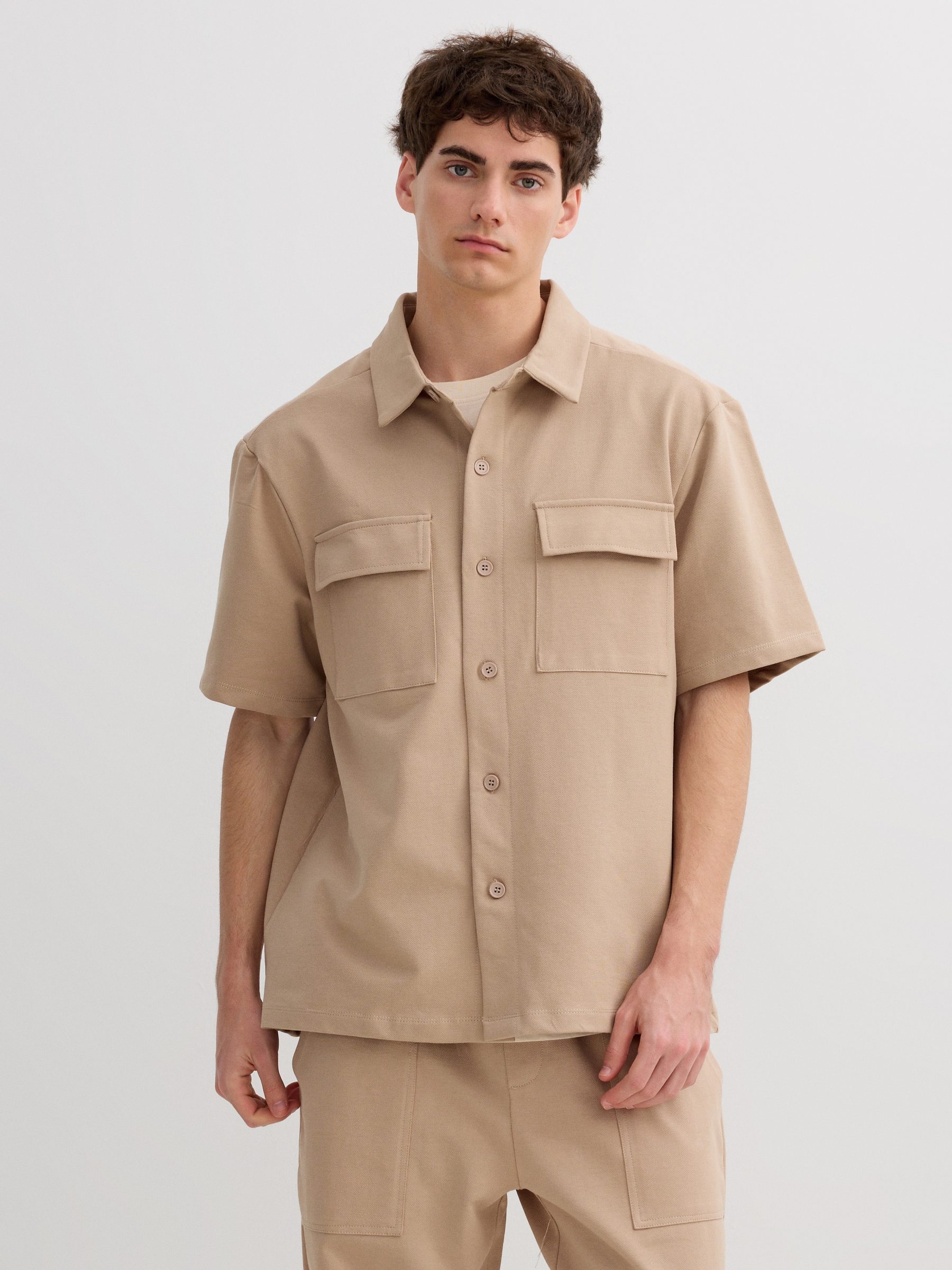  Camisa clássica de algodão bege vista frontal