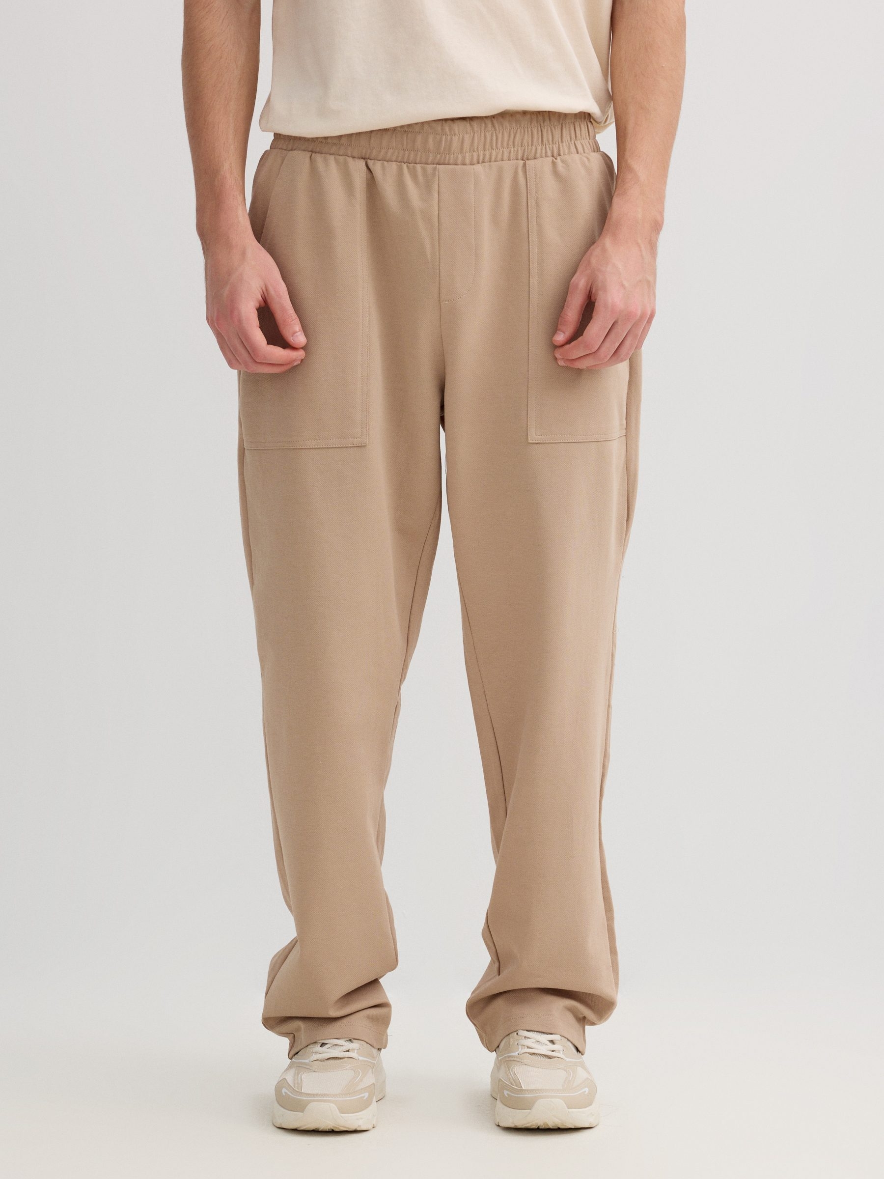%Pto% Jogger felpa bolsillos beige vista frontal