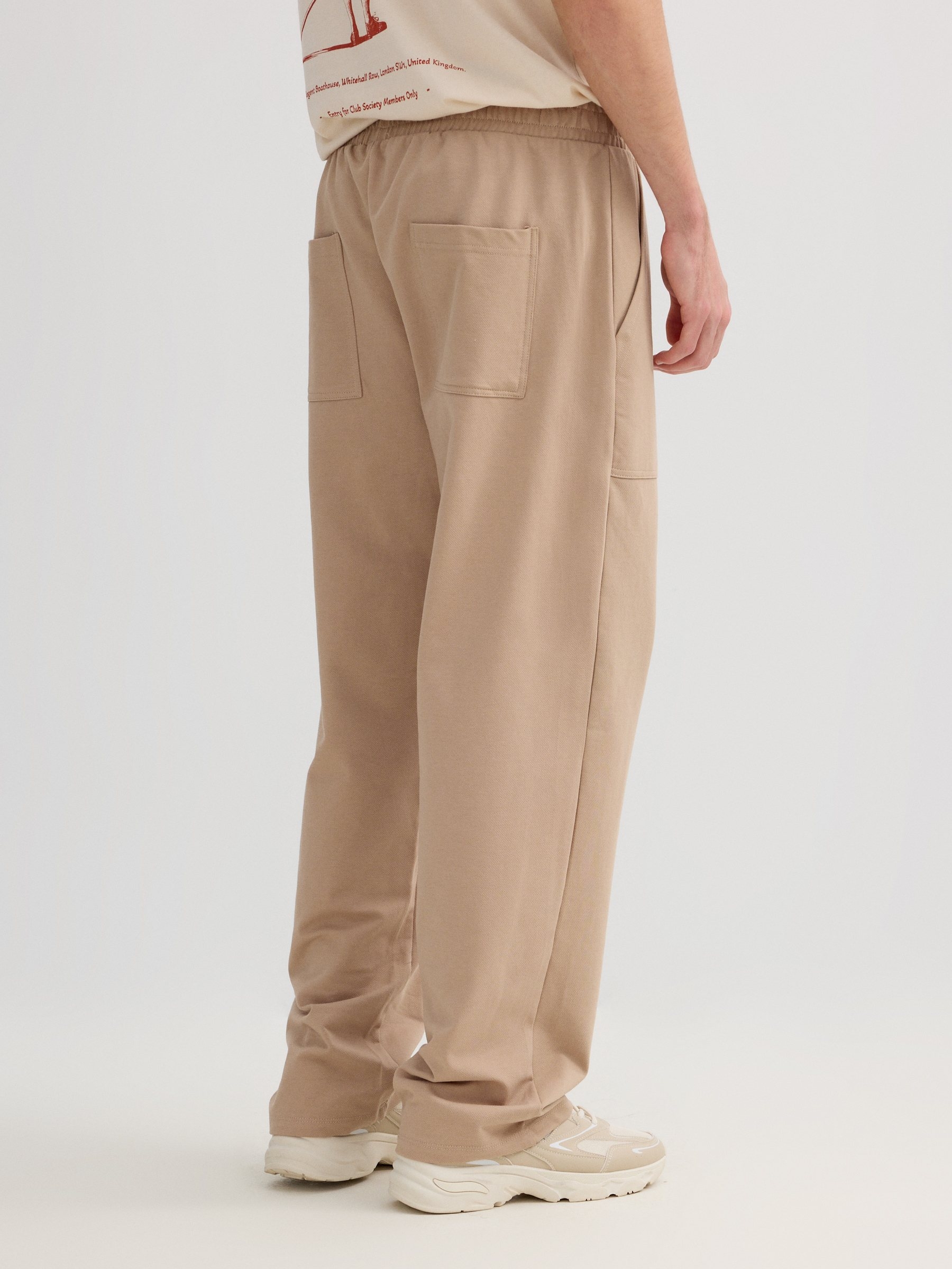 %Pto% Jogger felpa bolsillos beige vista frontal