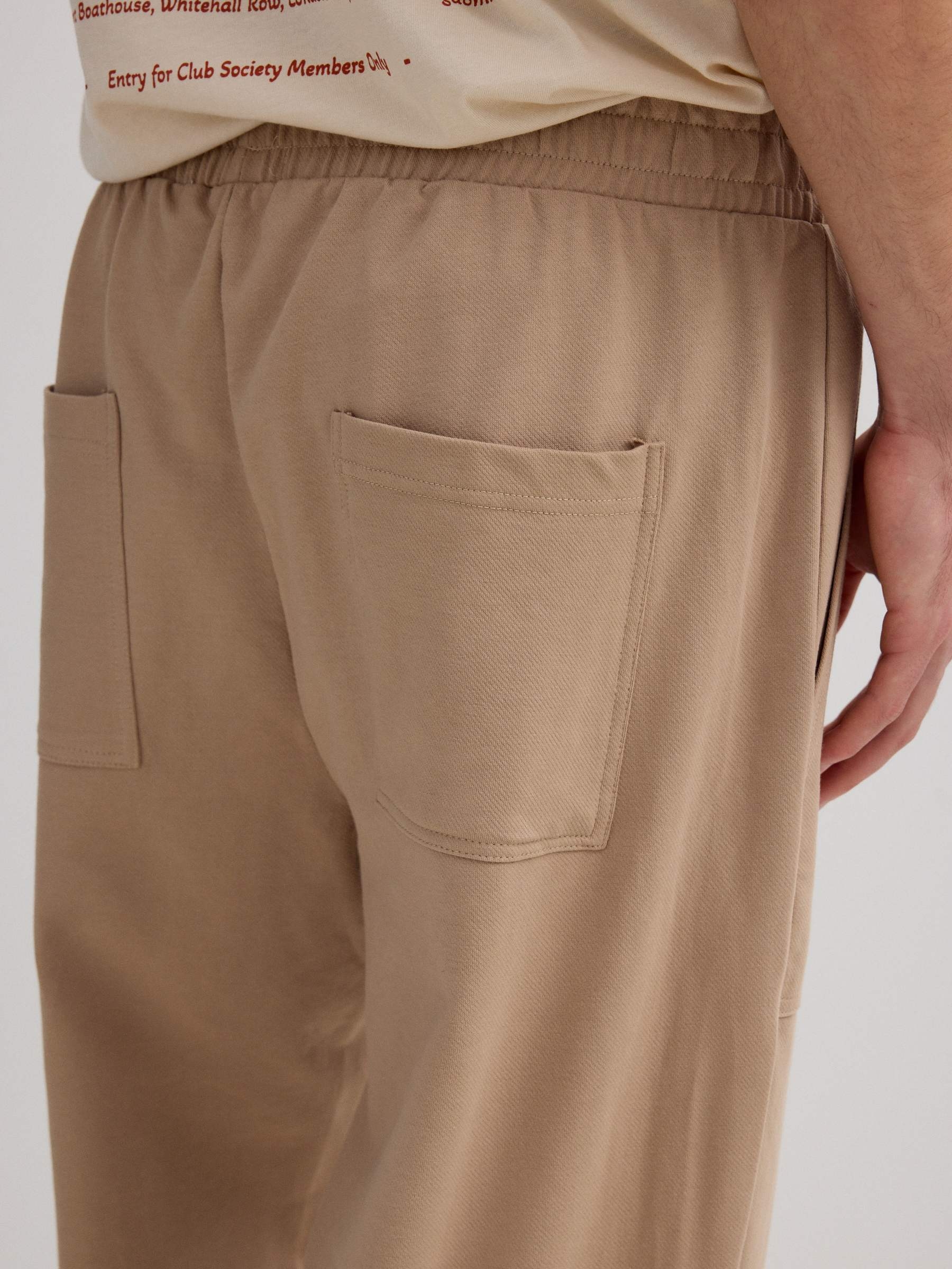%Pto% Jogger felpa bolsillos beige vista frontal