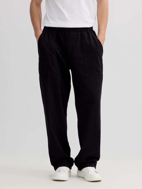 Jogger felpa bolsos preto vista meia frontal