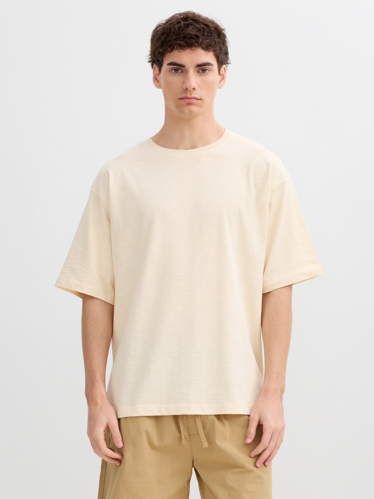 Camiseta básica oversize blanco roto vista media frontal