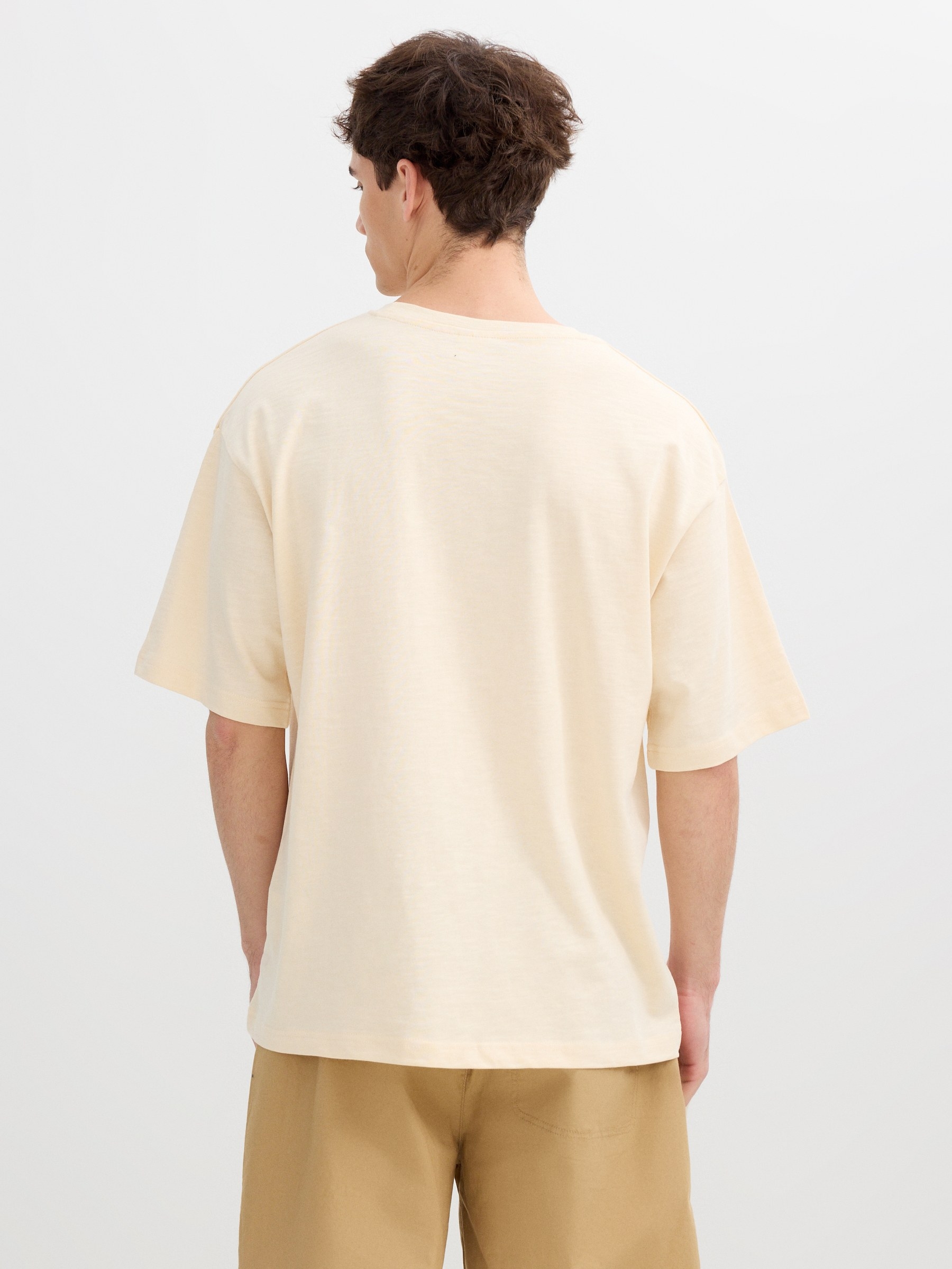 Camiseta básica oversize blanco roto vista media frontal