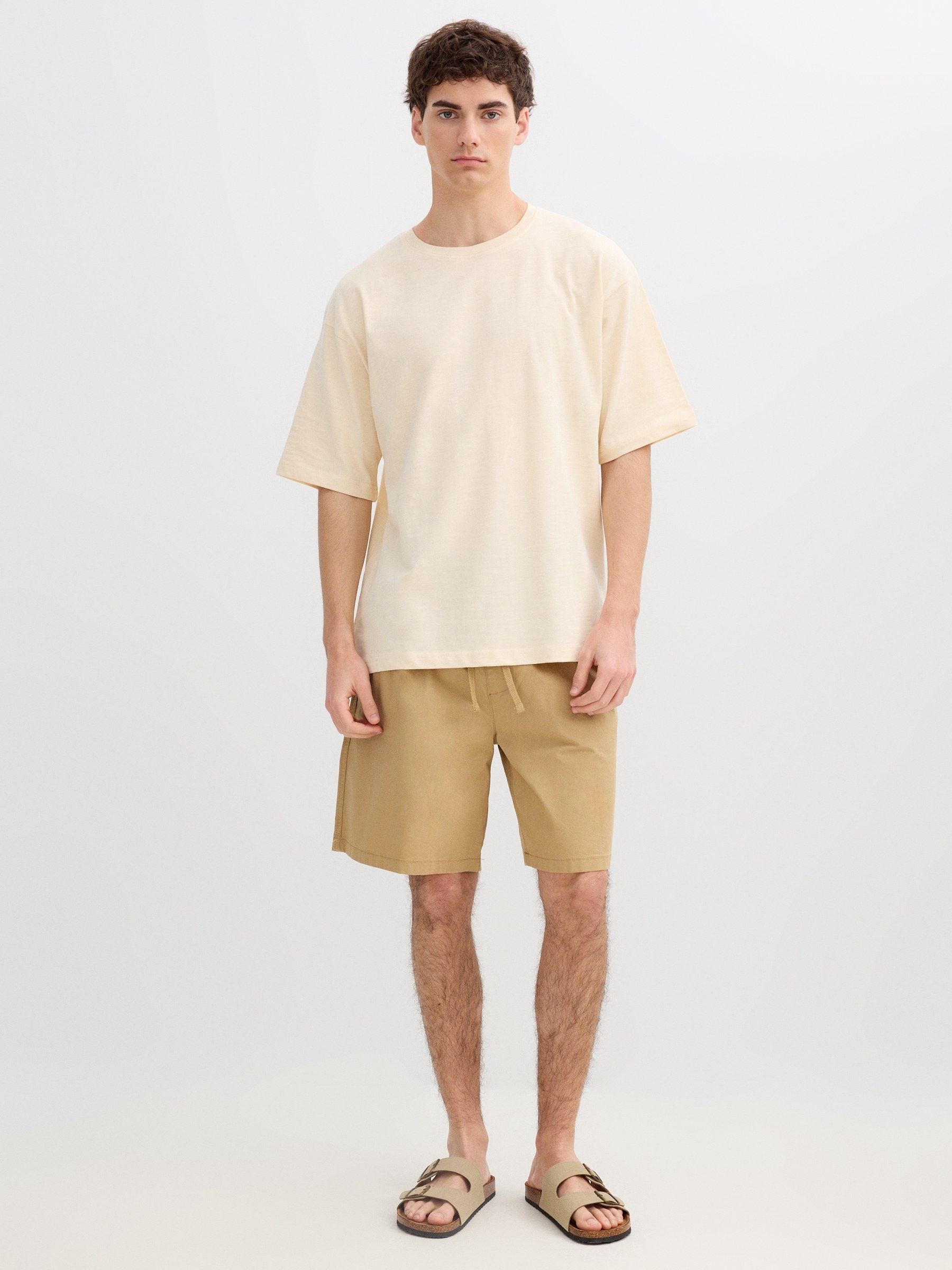 Camiseta básica oversize cinza off white vista meia frontal