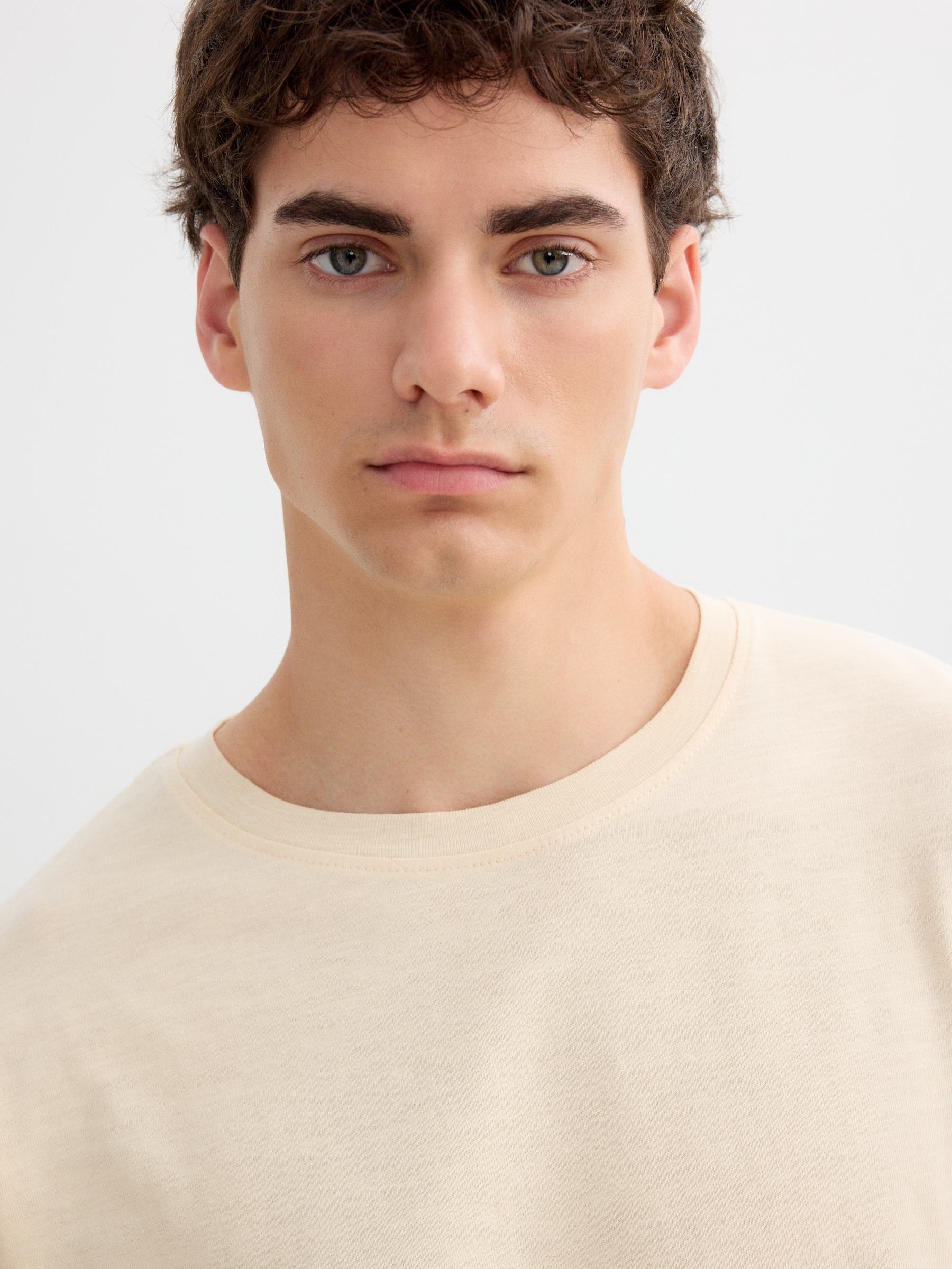 Oversized basic t-shirt off white middle front view