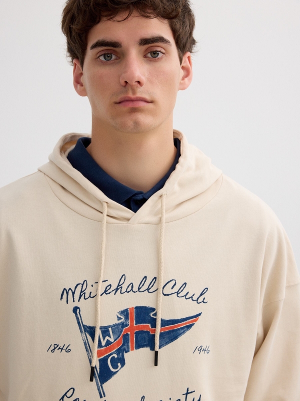 Sudadera con capucha y estampado crudo vista detalle