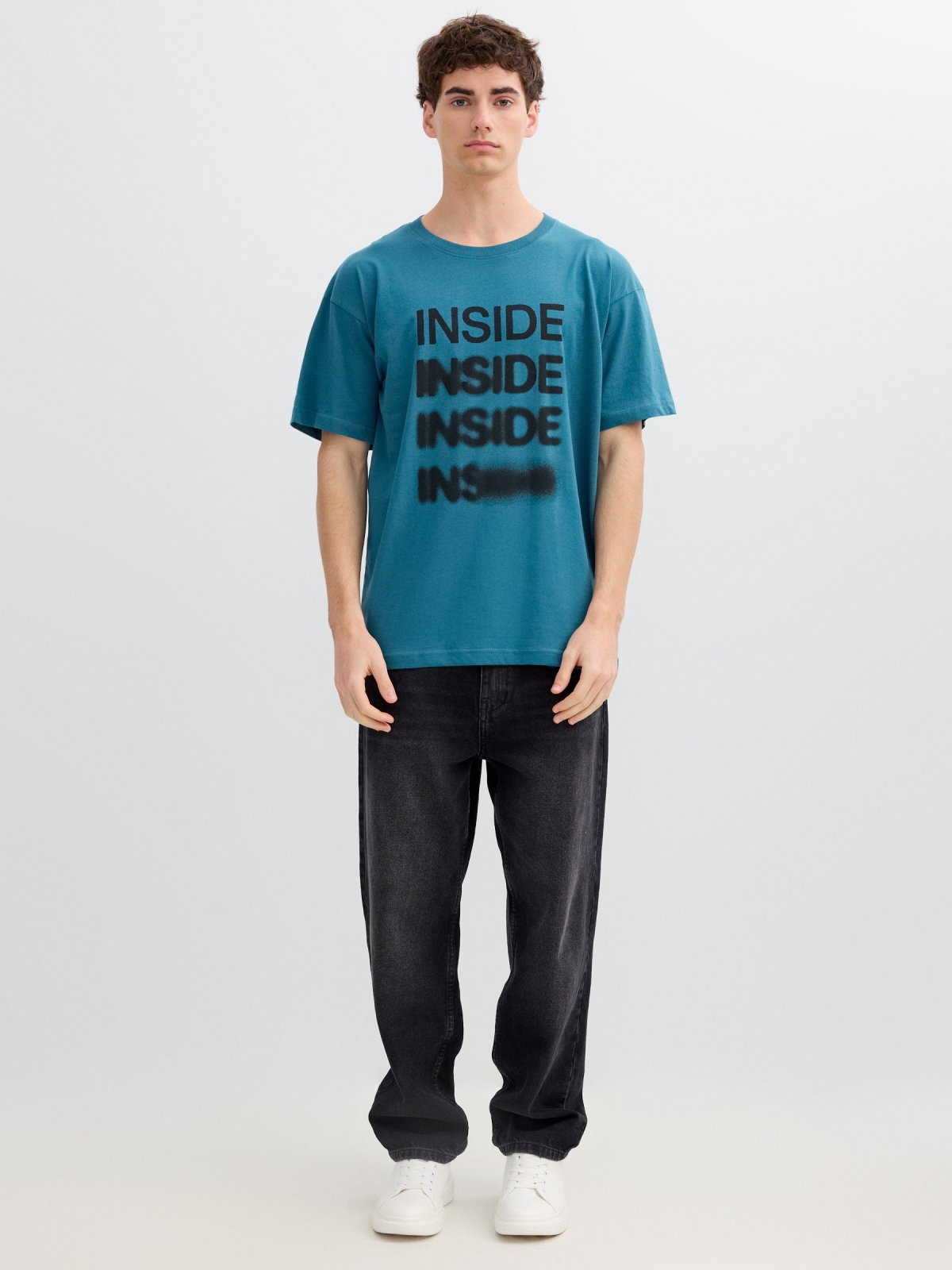 Camiseta rayas con texto Inside gráfico verde vista general frontal