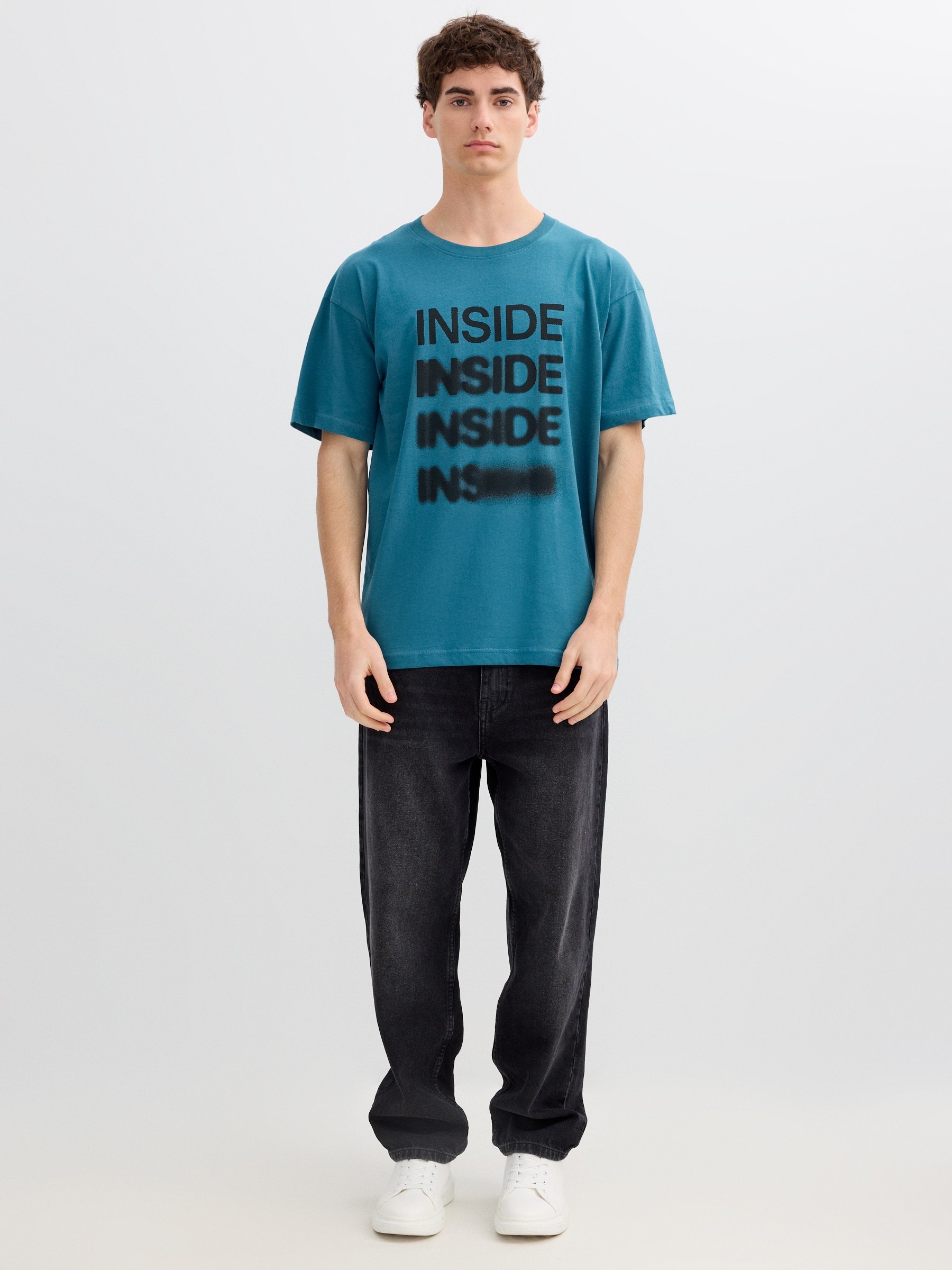 Camiseta rayas con texto Inside gráfico verde vista media frontal