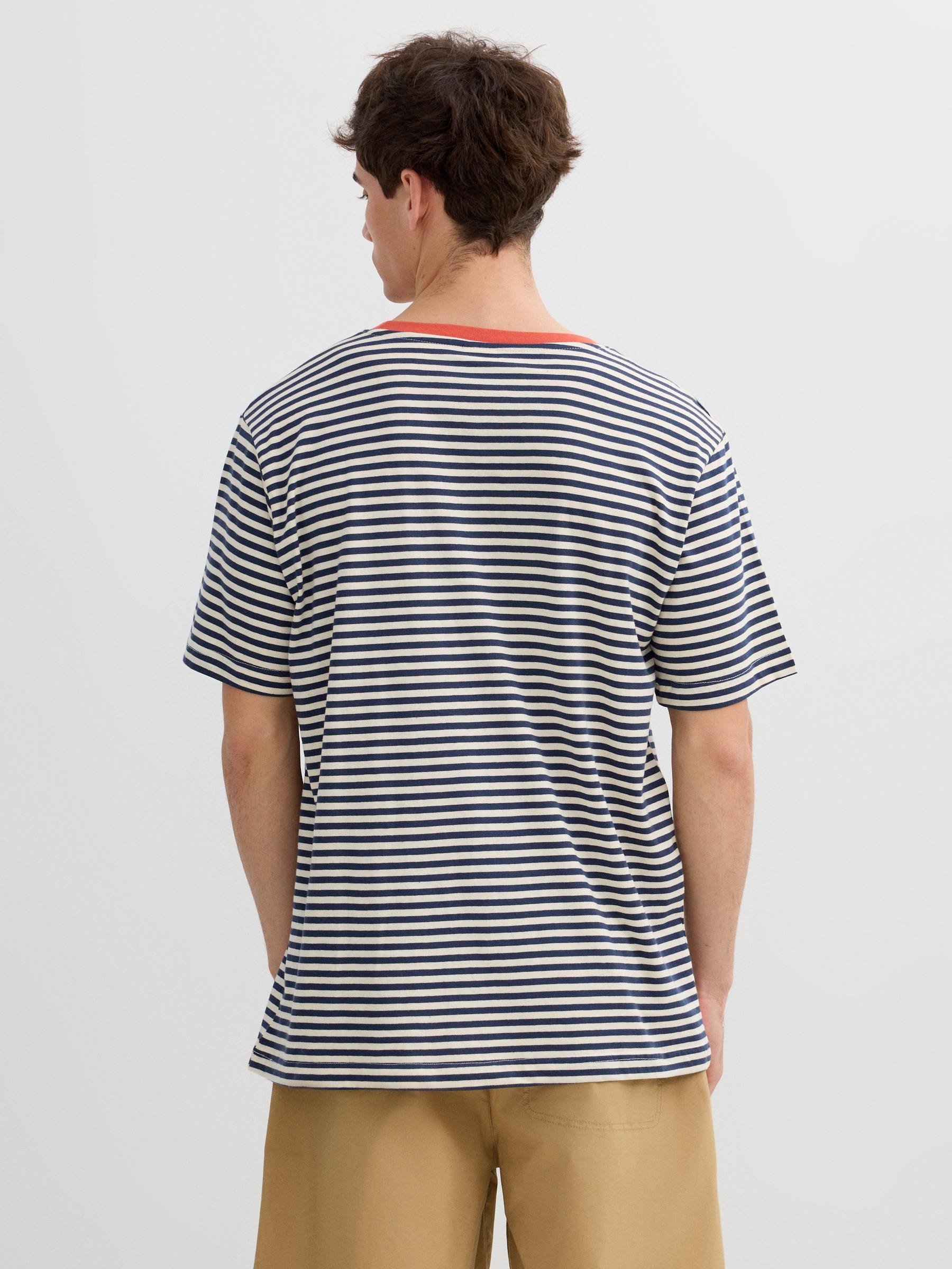 Camiseta de rayas casual azul petróleo vista media frontal