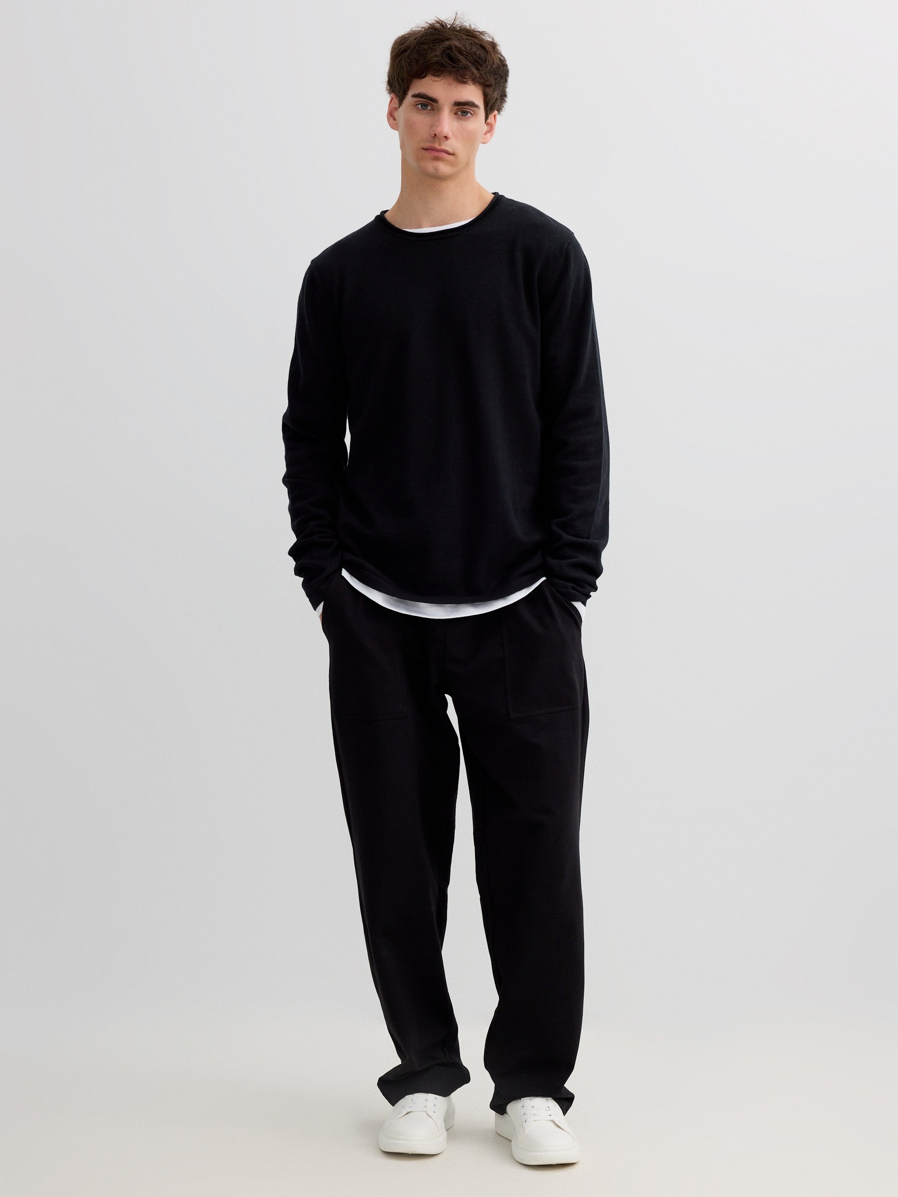 Basic round neck jersey black middle front view