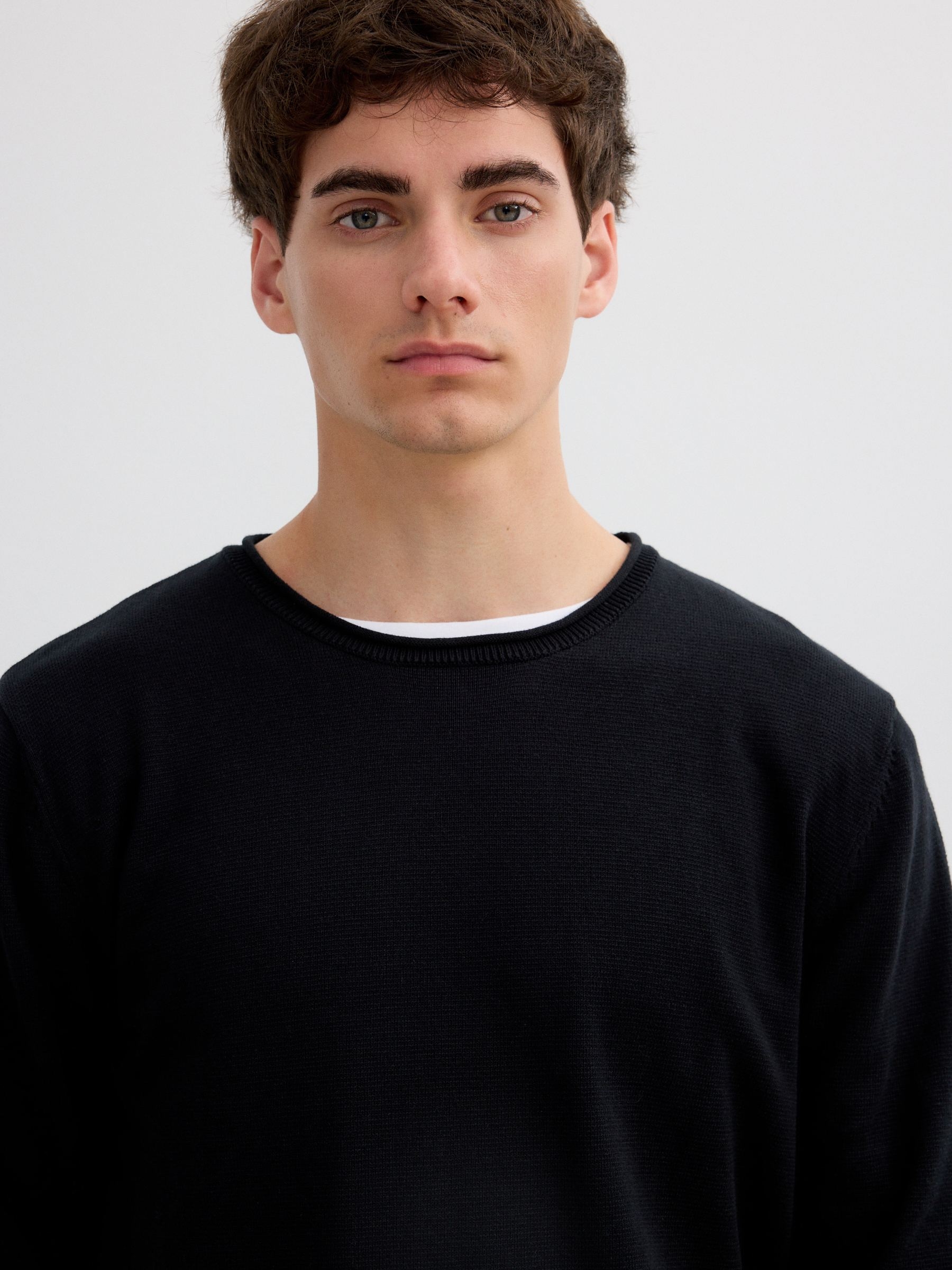 Basic round neck jersey black middle front view