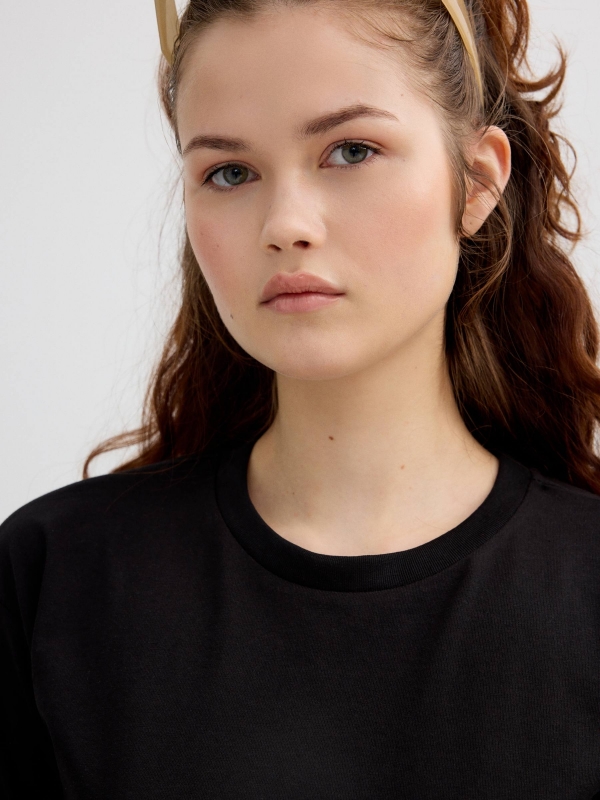 Basic maxi dress round neck black detail view