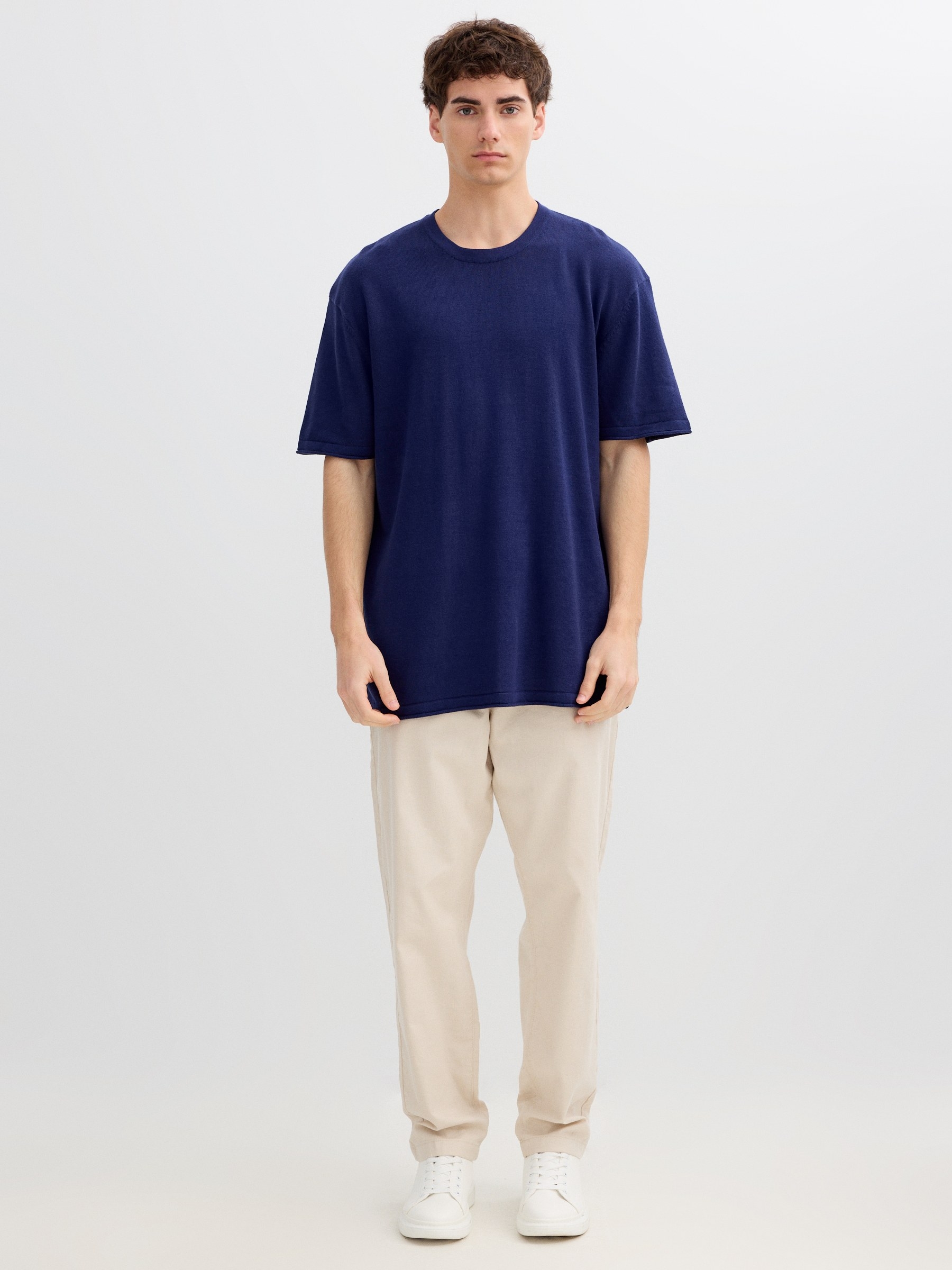 Basic short-sleeve t-shirt blue middle front view