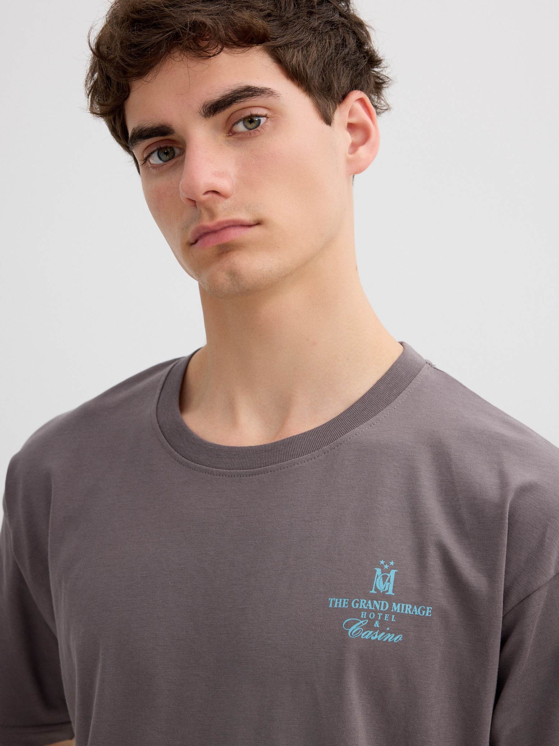 Camiseta Casino cinza vista meia frontal