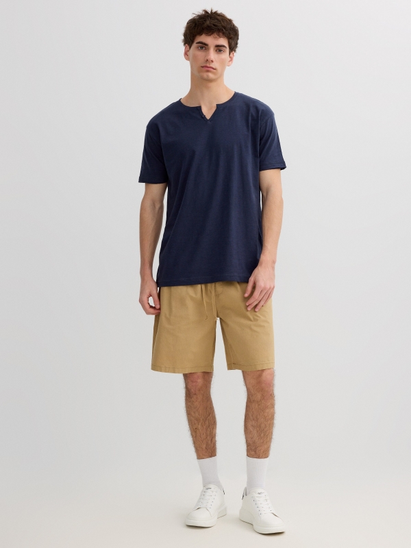 Camiseta básica azul marinho vista geral frontal