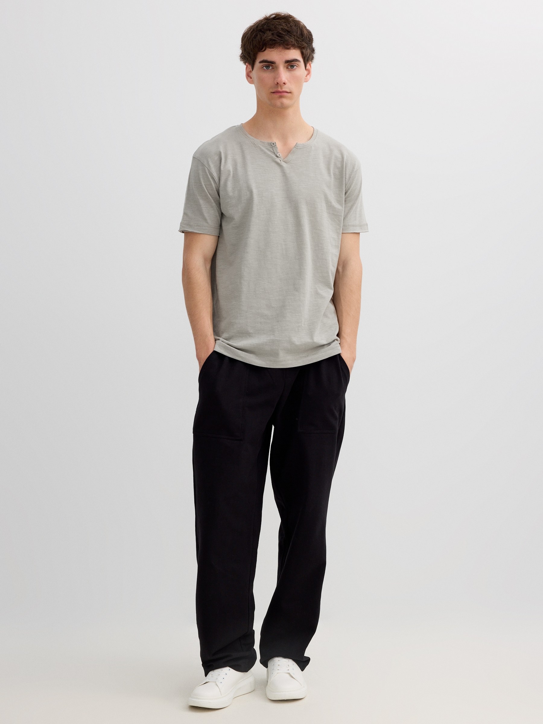 Basic t-shirt green middle front view