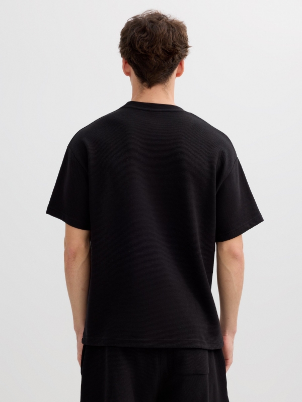 Basic short-sleeve t-shirt black middle back view
