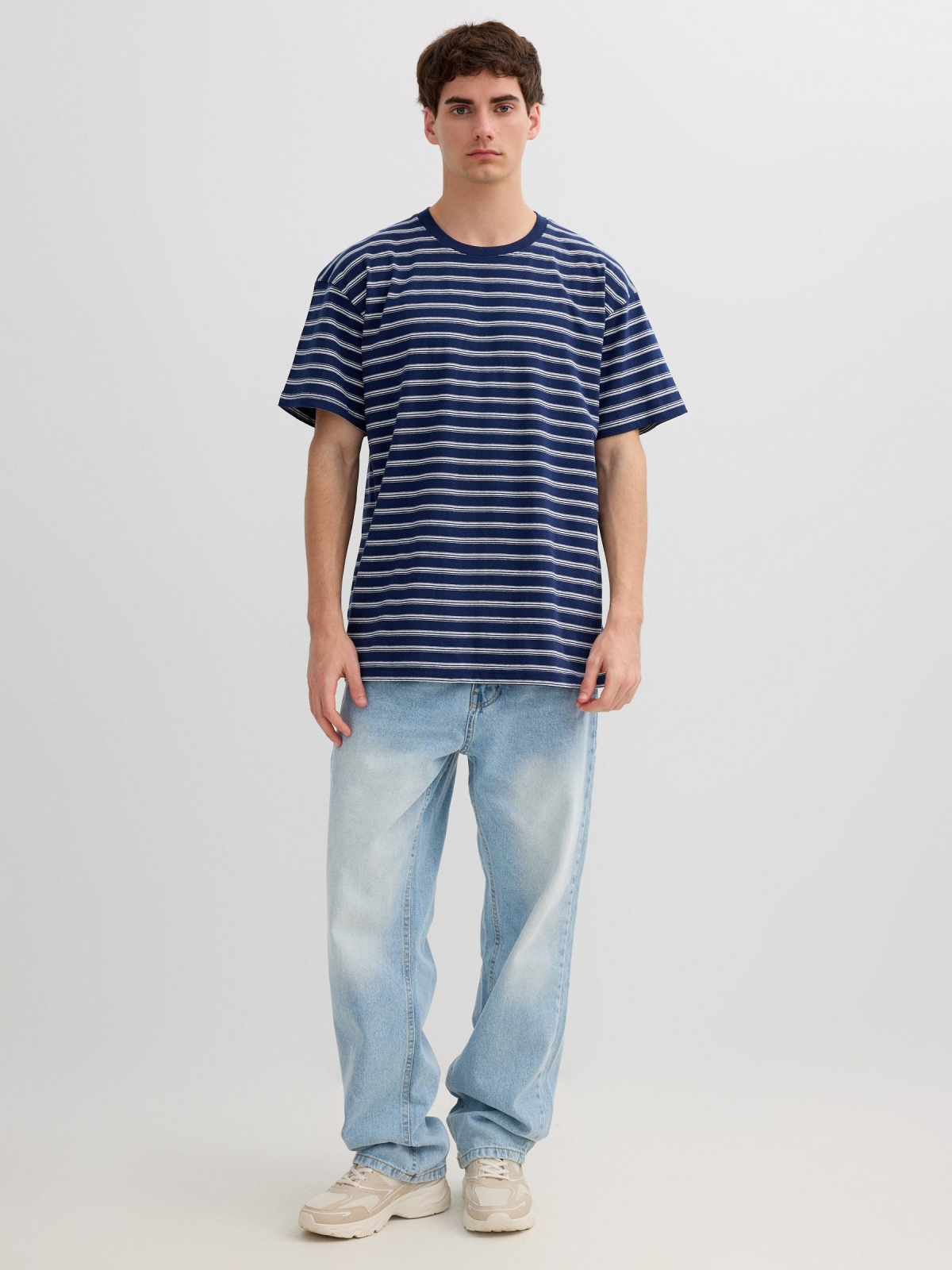 Short sleeve striped t-shirt blue front view