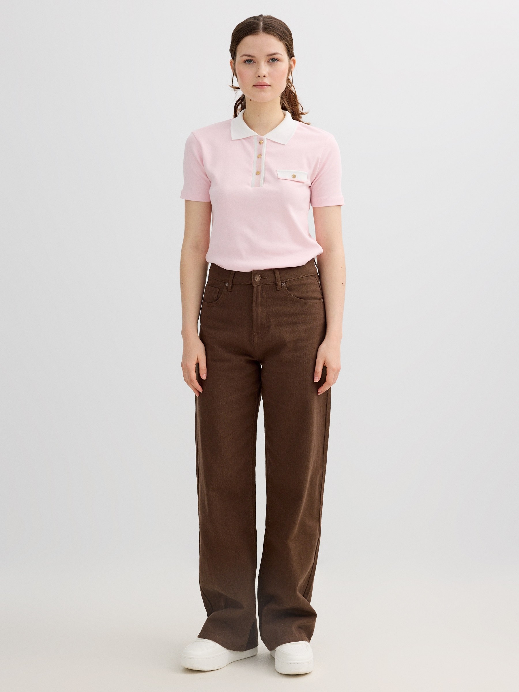 Polo casual de algodão rosa claro vista meia frontal