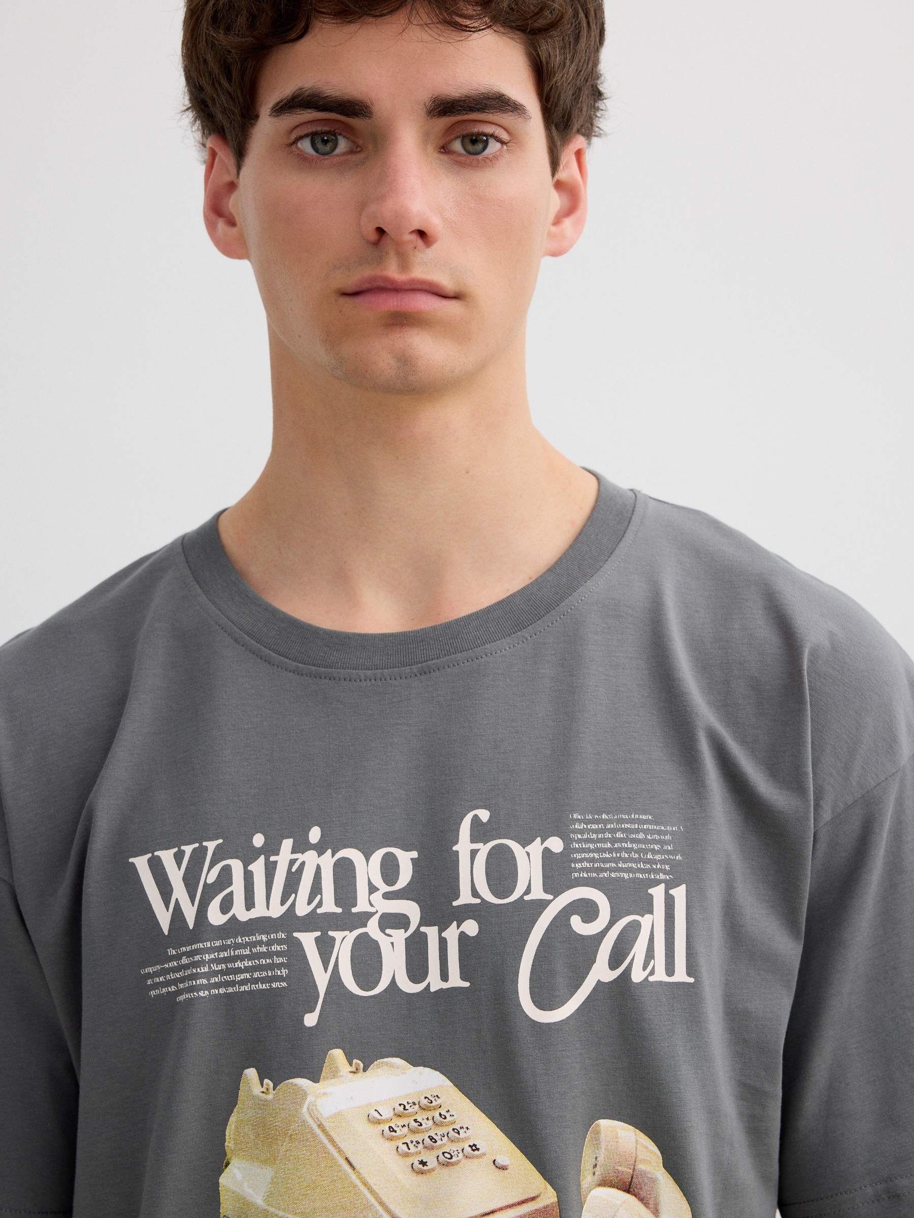Retro phone t-shirt grey middle front view