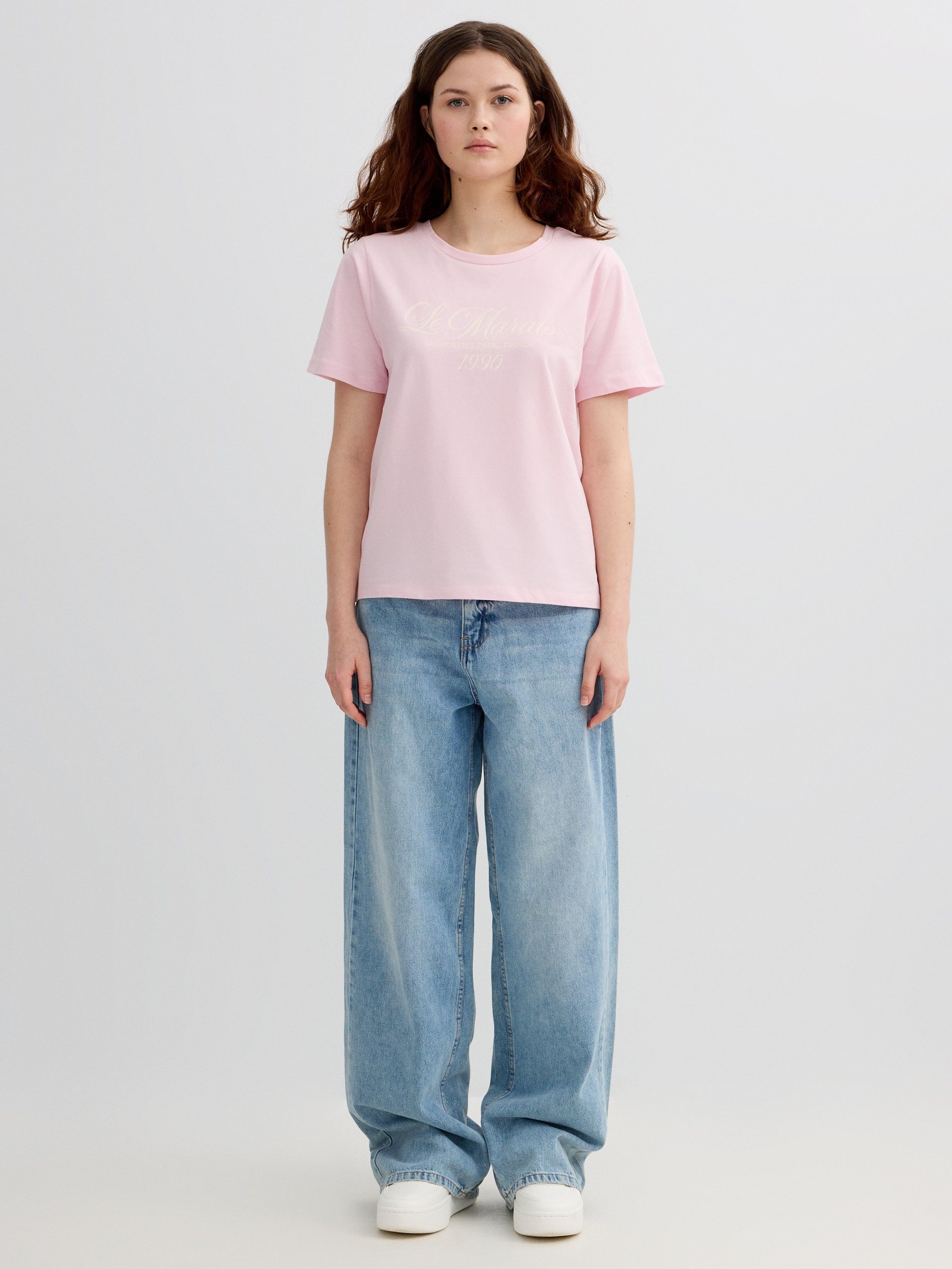 Le Marais casual t-shirt light pink middle front view