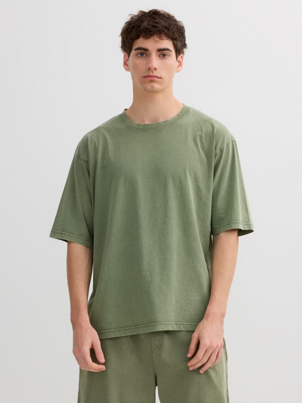 Camiseta básica oversize cinza verde vista meia frontal