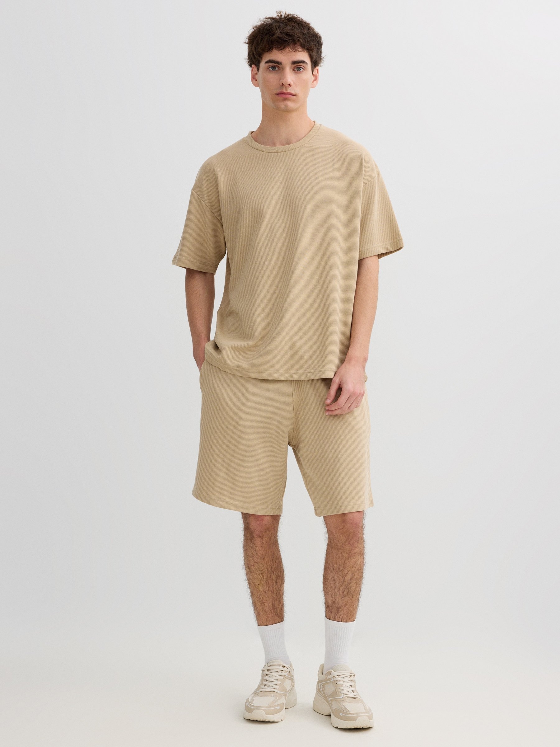 Basic short-sleeve t-shirt beige middle front view